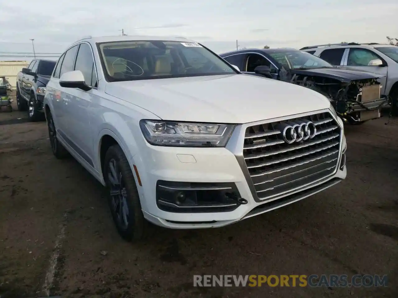 1 Photograph of a damaged car WA1LAAF77KD032034 AUDI Q7 2019