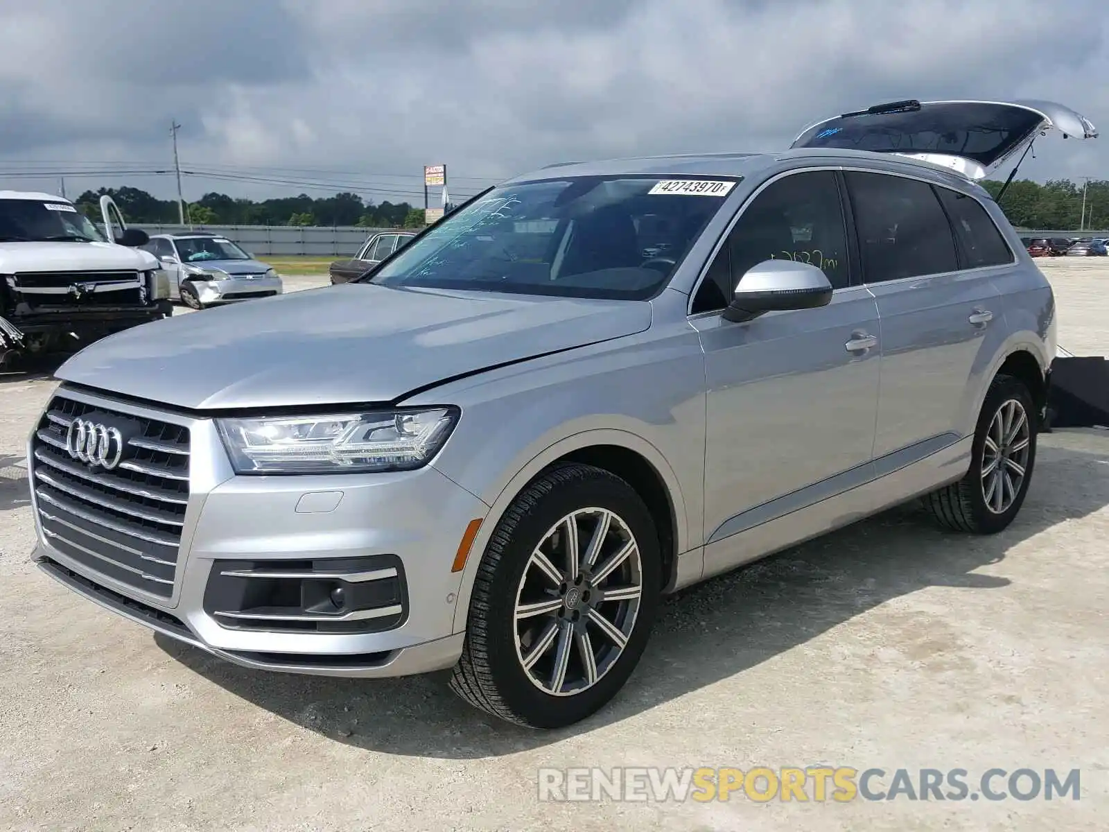 2 Photograph of a damaged car WA1LAAF78KD010351 AUDI Q7 2019