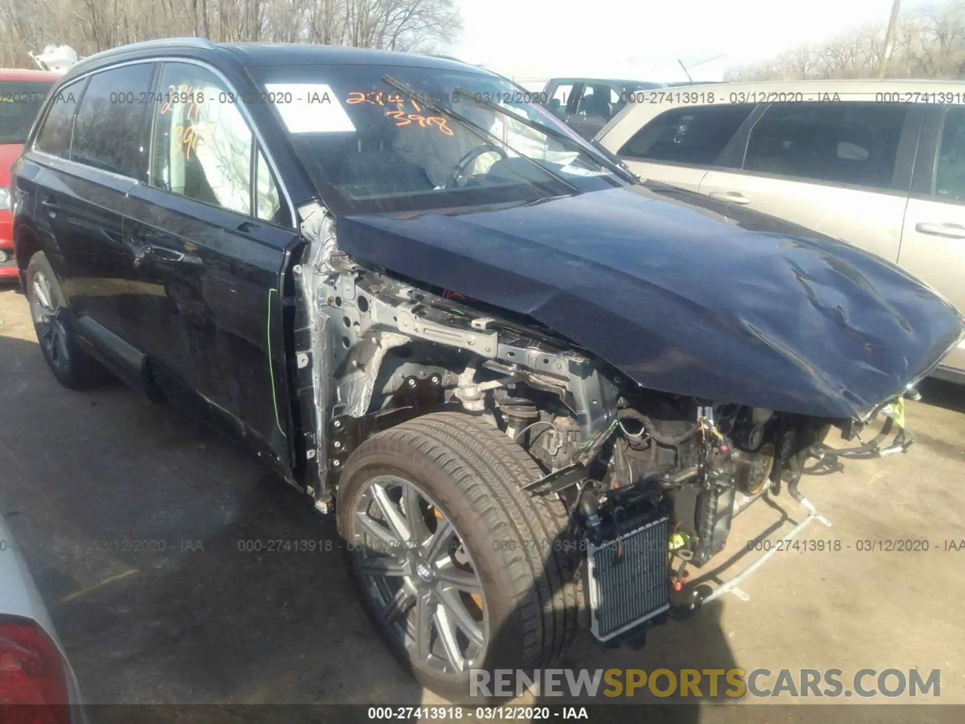 1 Photograph of a damaged car WA1LAAF78KD013766 AUDI Q7 2019