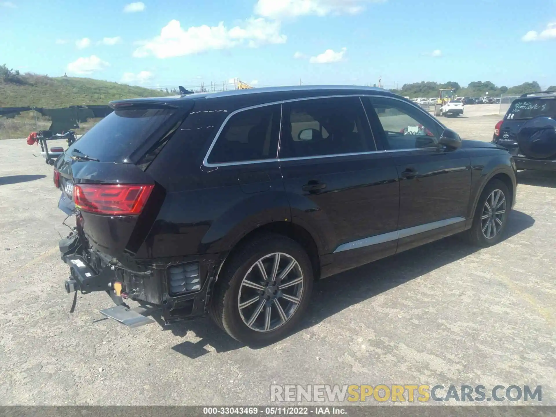 4 Photograph of a damaged car WA1LAAF79KD021407 AUDI Q7 2019