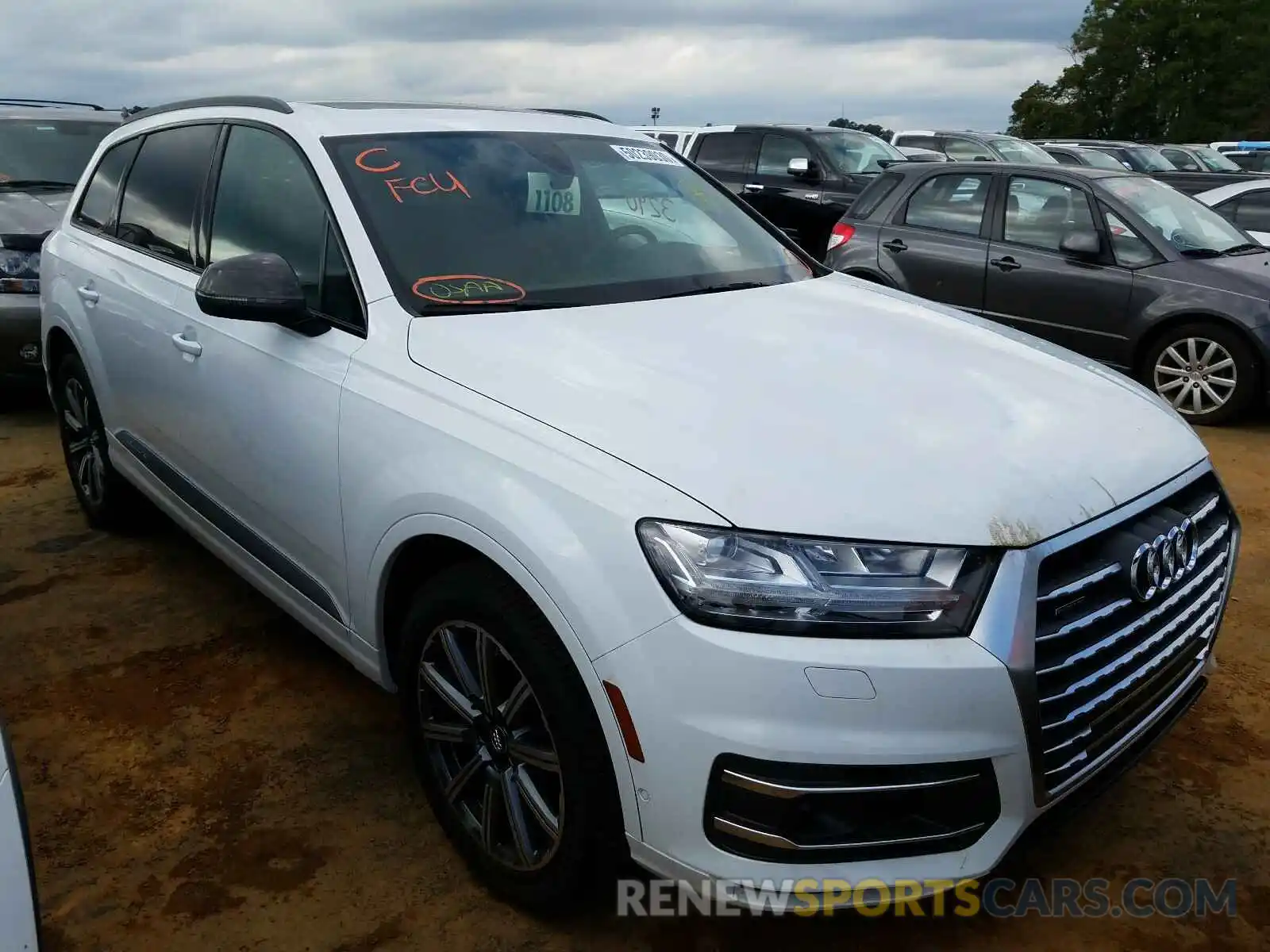 1 Photograph of a damaged car WA1LAAF79KD023318 AUDI Q7 2019