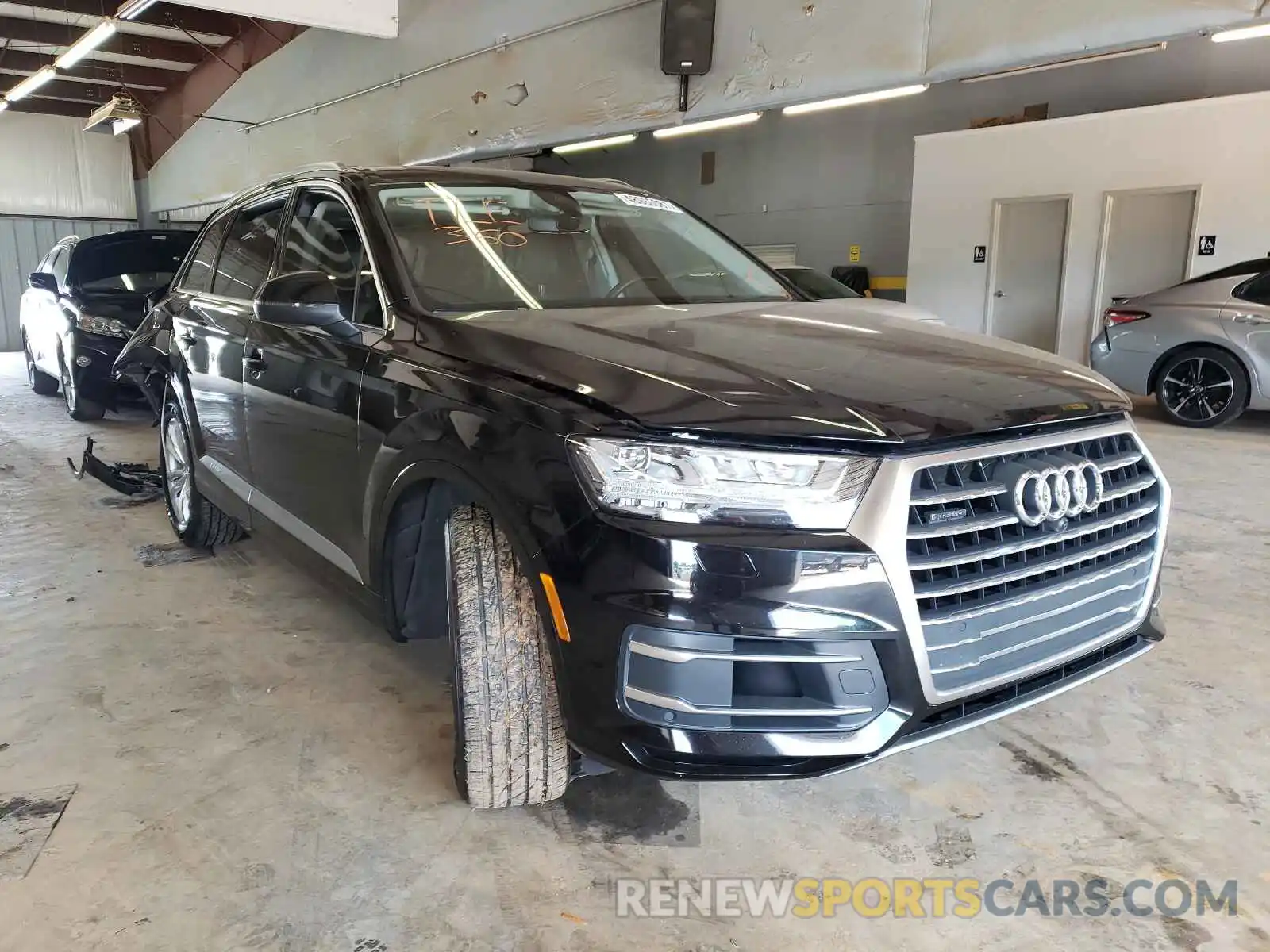 1 Photograph of a damaged car WA1LAAF79KD043164 AUDI Q7 2019