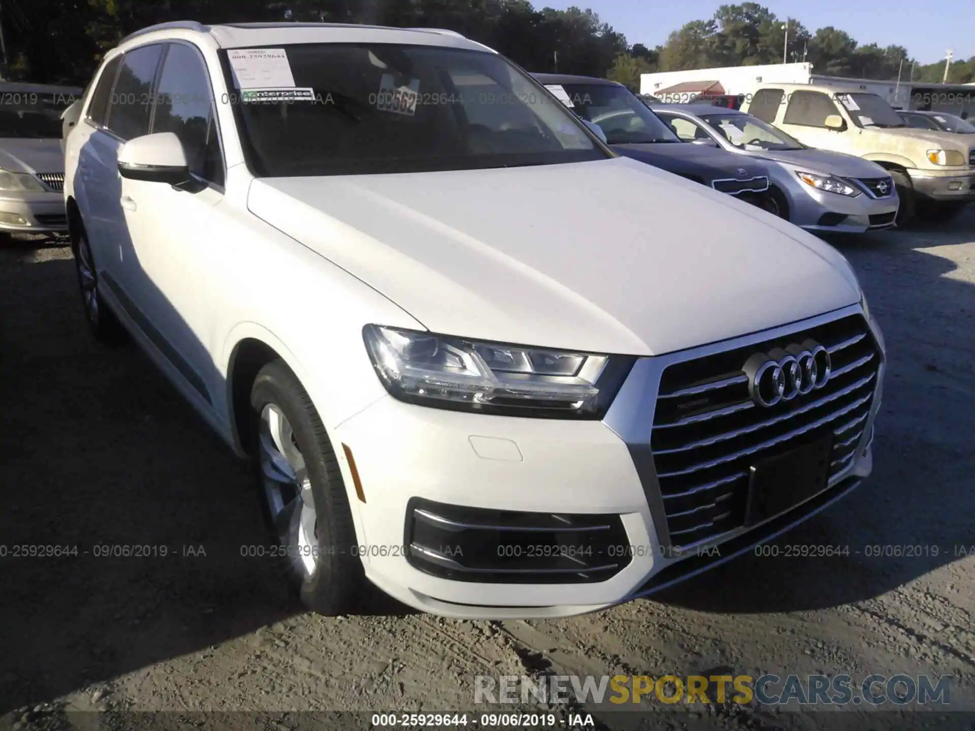 1 Photograph of a damaged car WA1LAAF79KD045190 AUDI Q7 2019