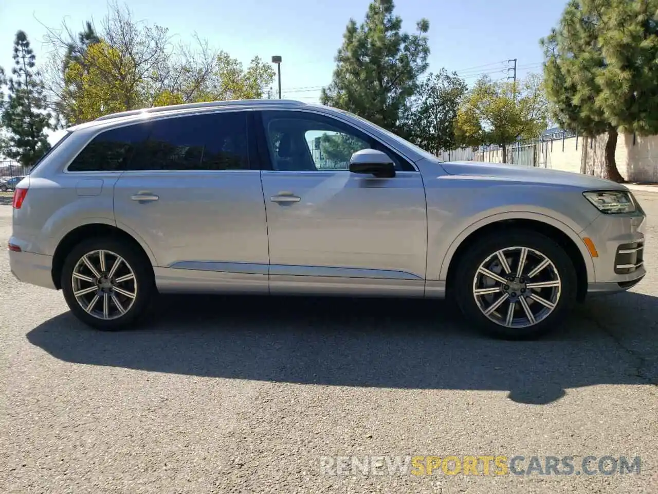 1 Photograph of a damaged car WA1LAAF7XKD022839 AUDI Q7 2019