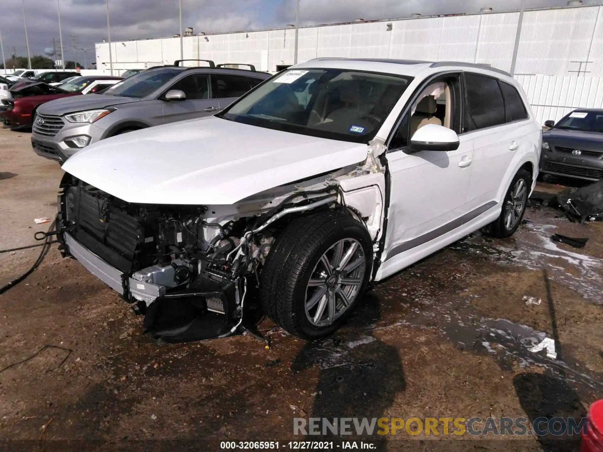 2 Photograph of a damaged car WA1LAAF7XKD041763 AUDI Q7 2019