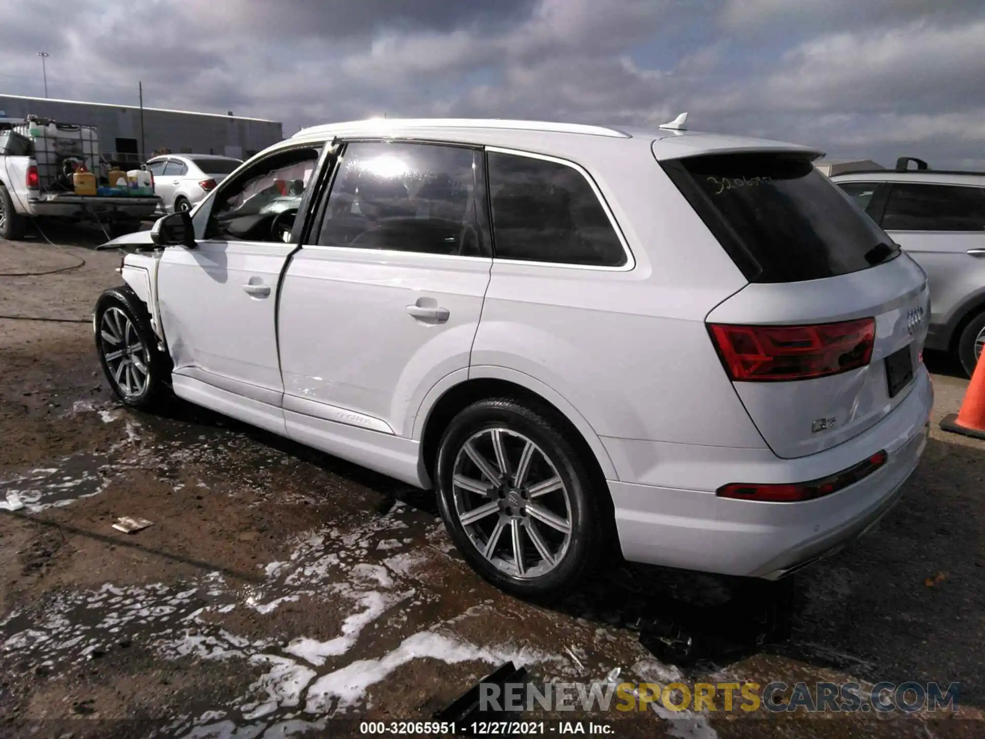 3 Photograph of a damaged car WA1LAAF7XKD041763 AUDI Q7 2019