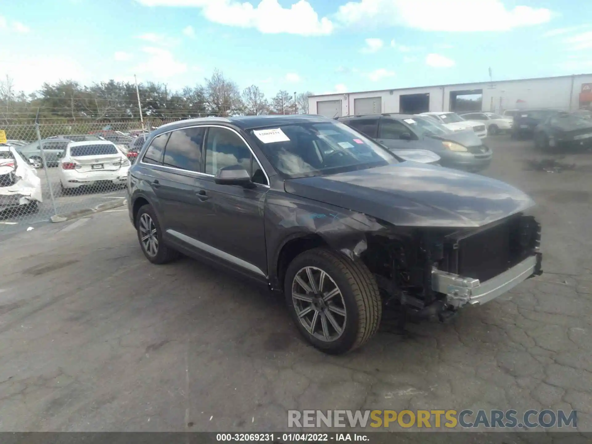 1 Photograph of a damaged car WA1LHAF70KD020447 AUDI Q7 2019