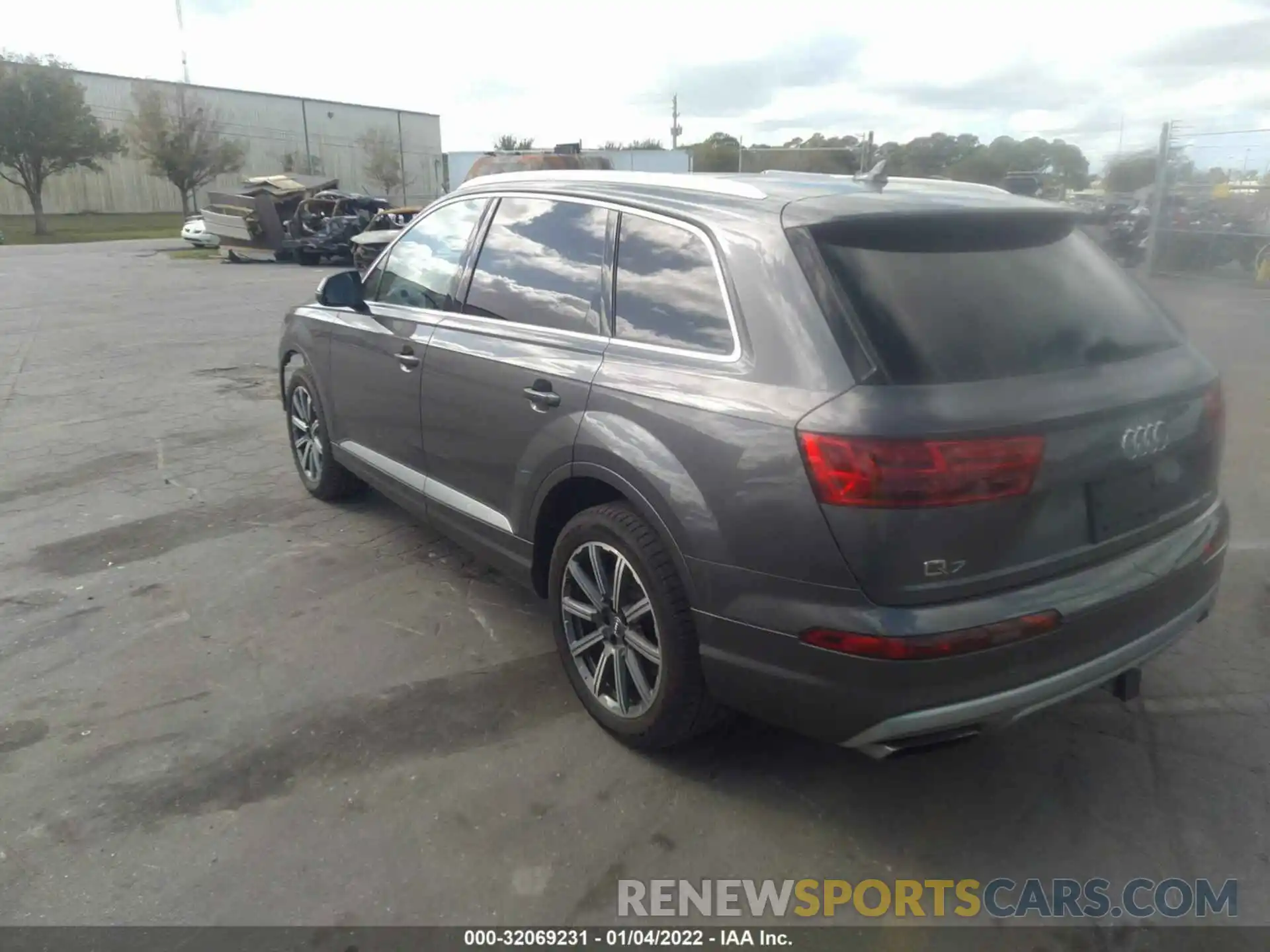 3 Фотография поврежденного автомобиля WA1LHAF70KD020447 AUDI Q7 2019