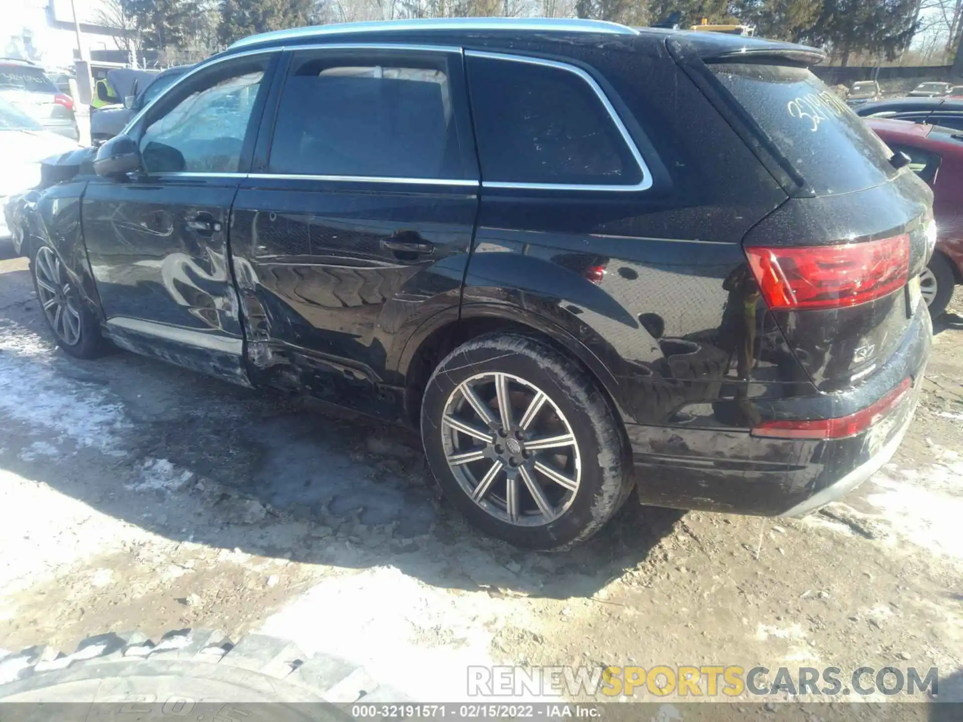 3 Фотография поврежденного автомобиля WA1LHAF70KD024658 AUDI Q7 2019