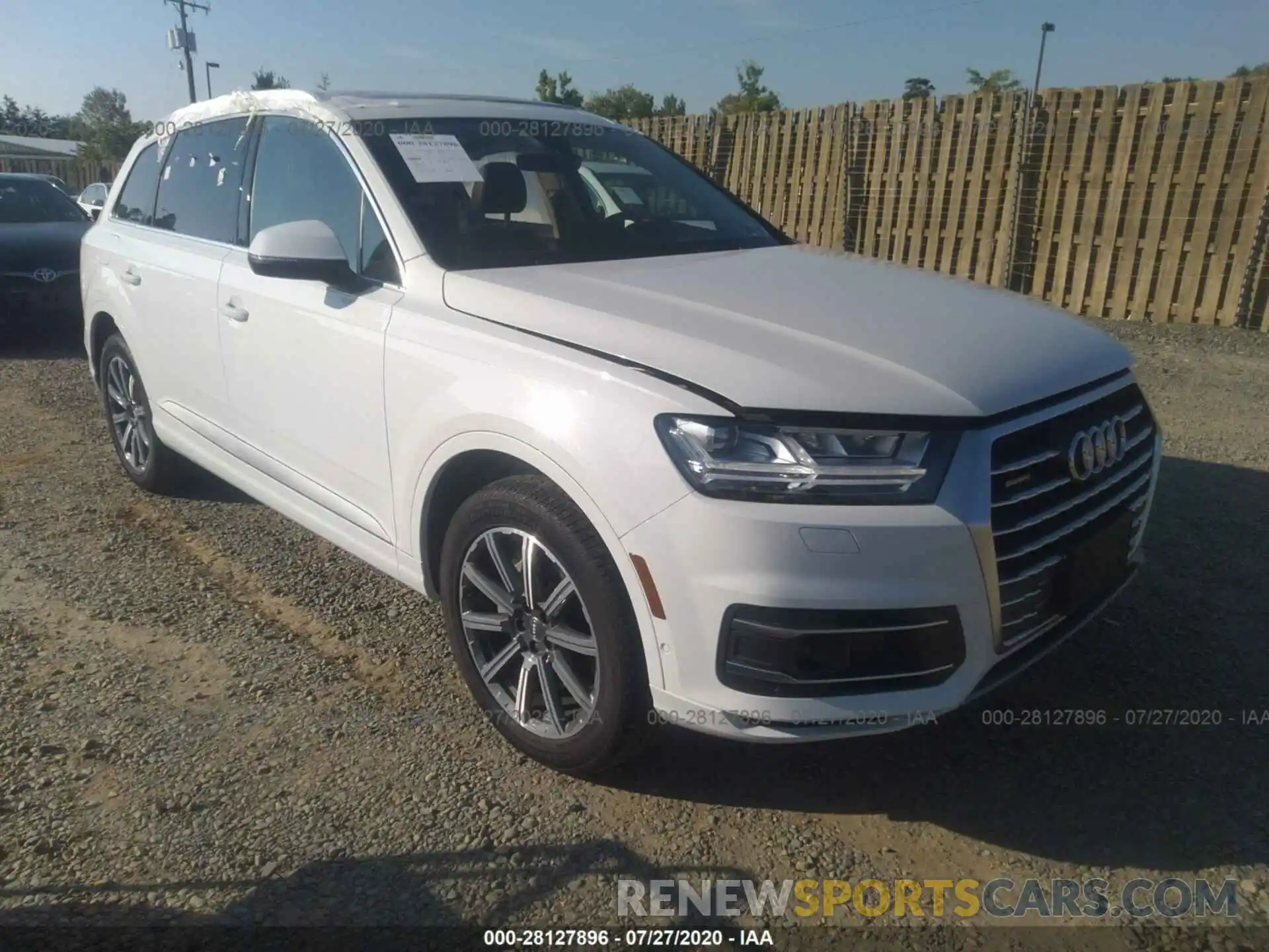 1 Photograph of a damaged car WA1LHAF70KD040052 AUDI Q7 2019