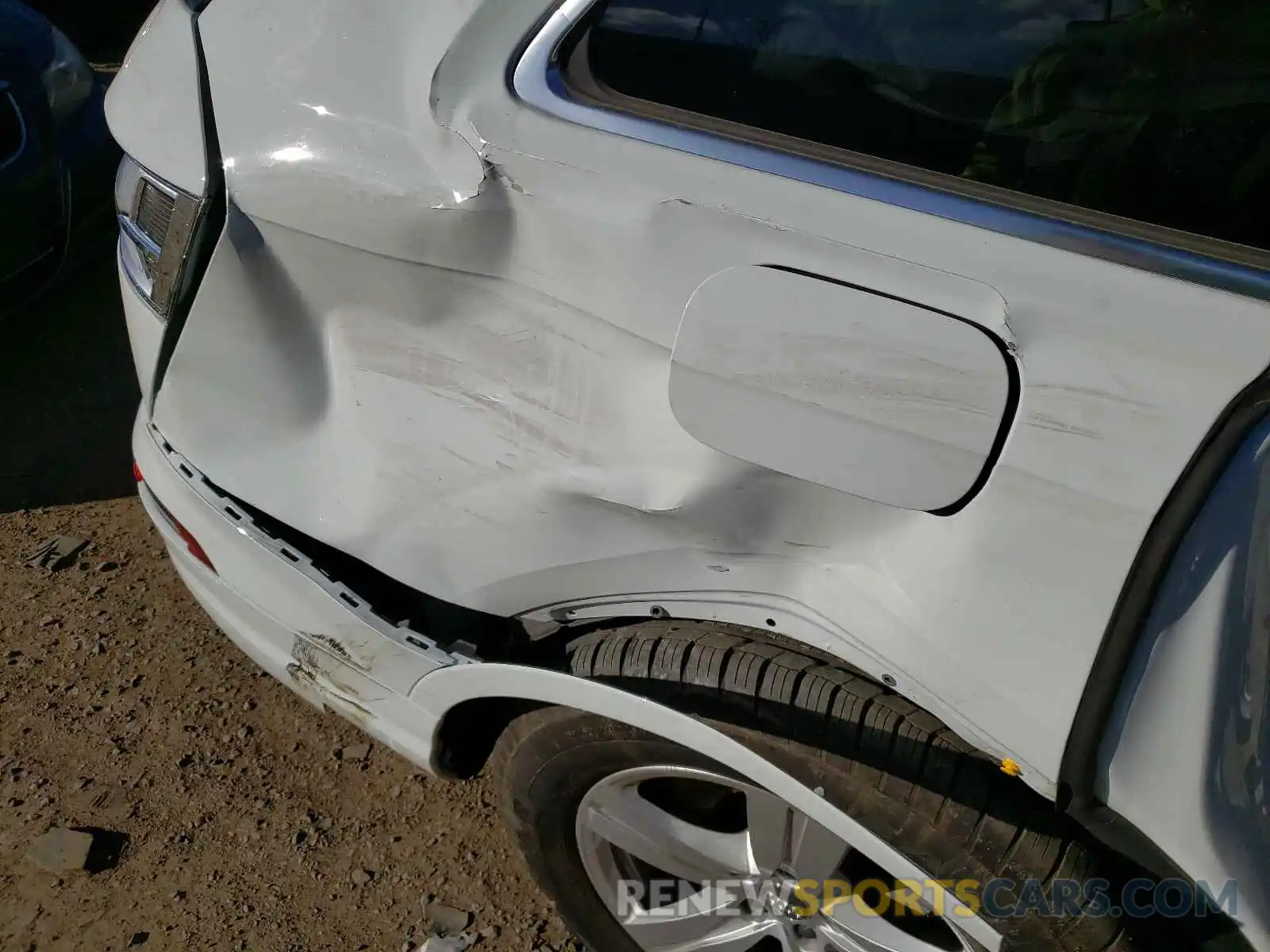9 Photograph of a damaged car WA1LHAF70KD040696 AUDI Q7 2019