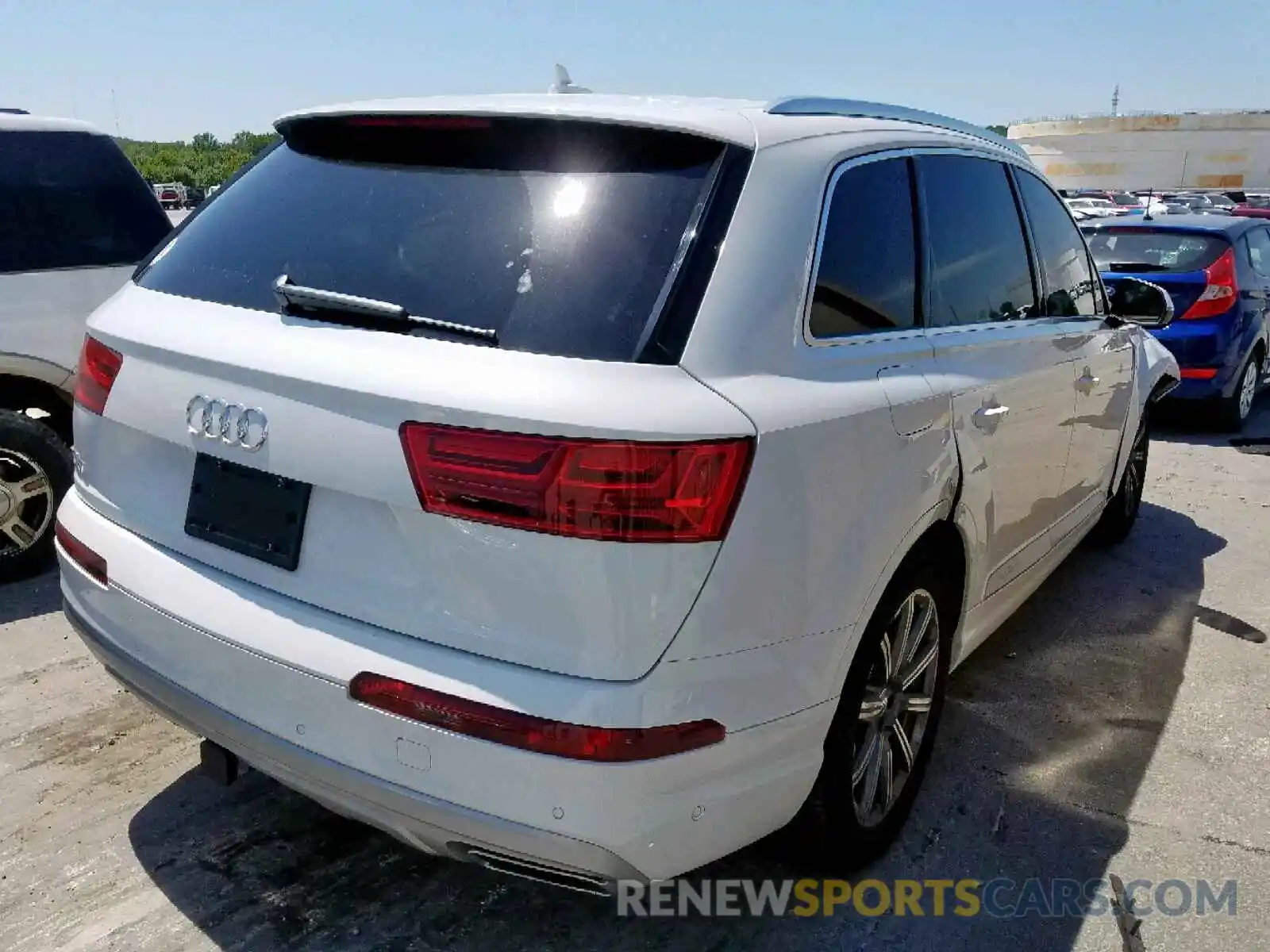 4 Фотография поврежденного автомобиля WA1LHAF71KD019646 AUDI Q7 2019