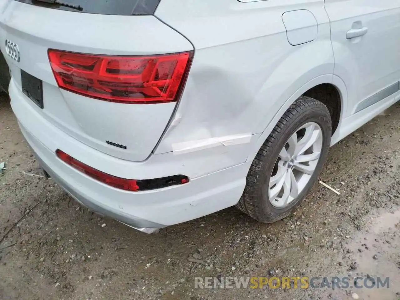 9 Photograph of a damaged car WA1LHAF71KD039105 AUDI Q7 2019