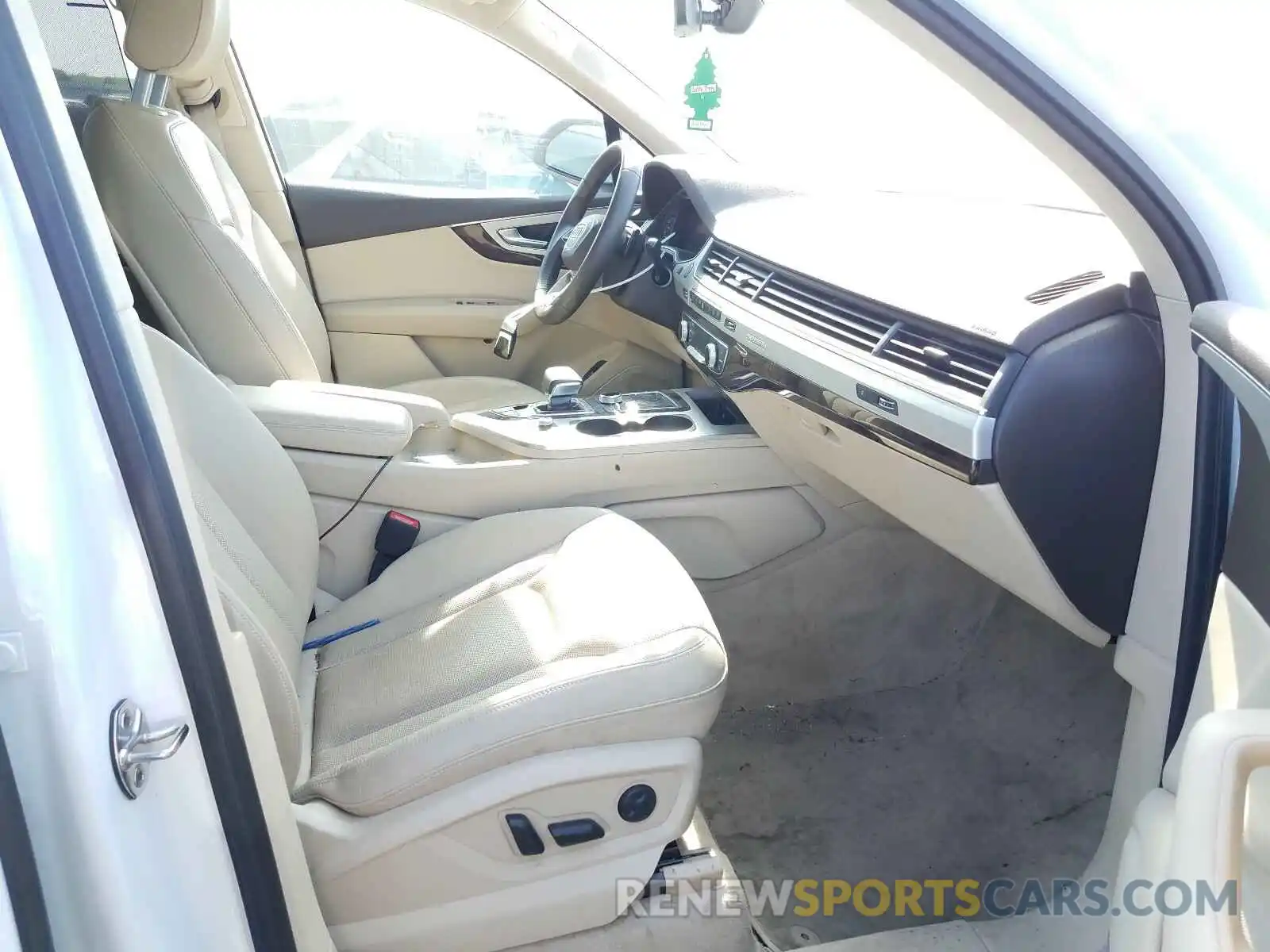 5 Photograph of a damaged car WA1LHAF72KD026606 AUDI Q7 2019