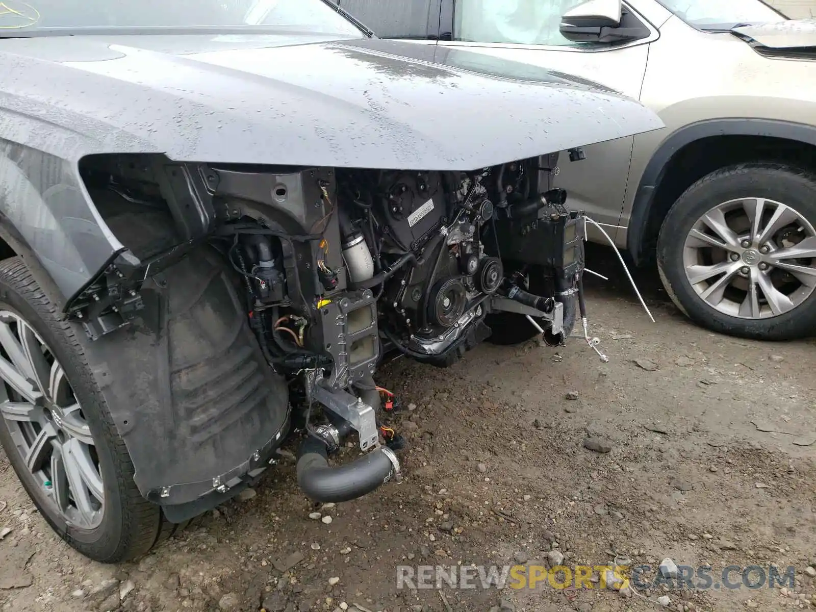 9 Photograph of a damaged car WA1LHAF72KD029831 AUDI Q7 2019