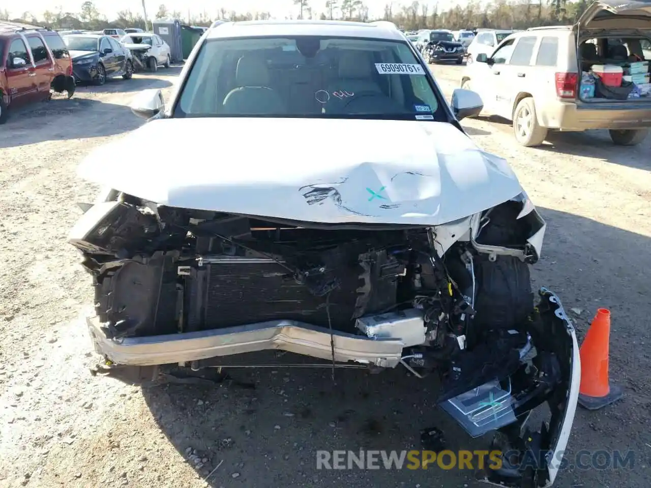 9 Photograph of a damaged car WA1LHAF72KD038514 AUDI Q7 2019