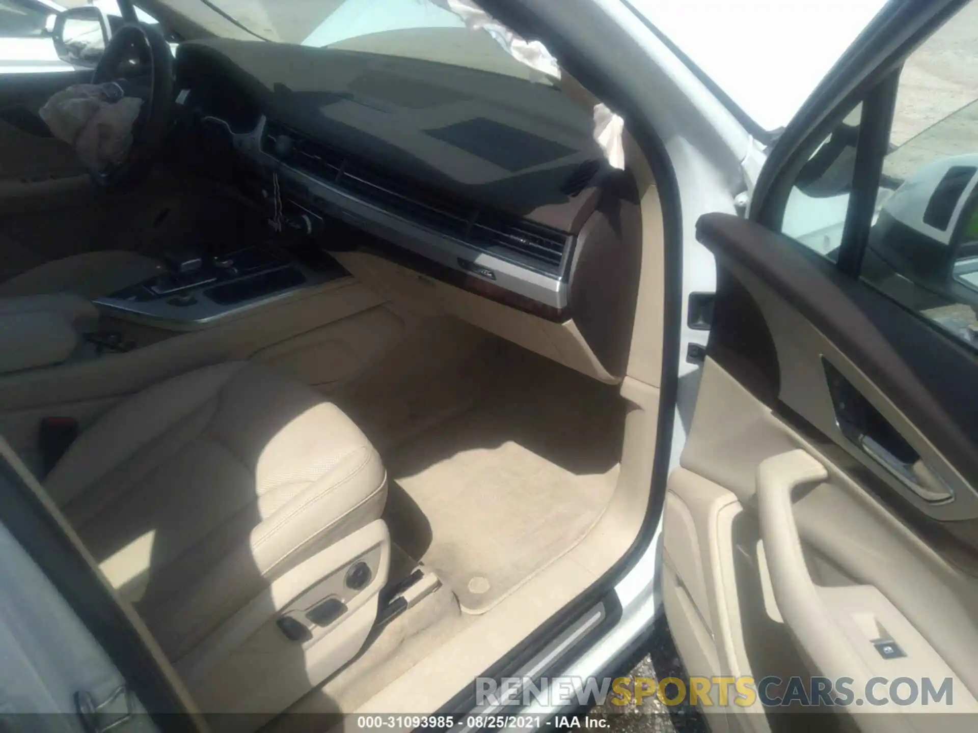 5 Photograph of a damaged car WA1LHAF72KD040201 AUDI Q7 2019