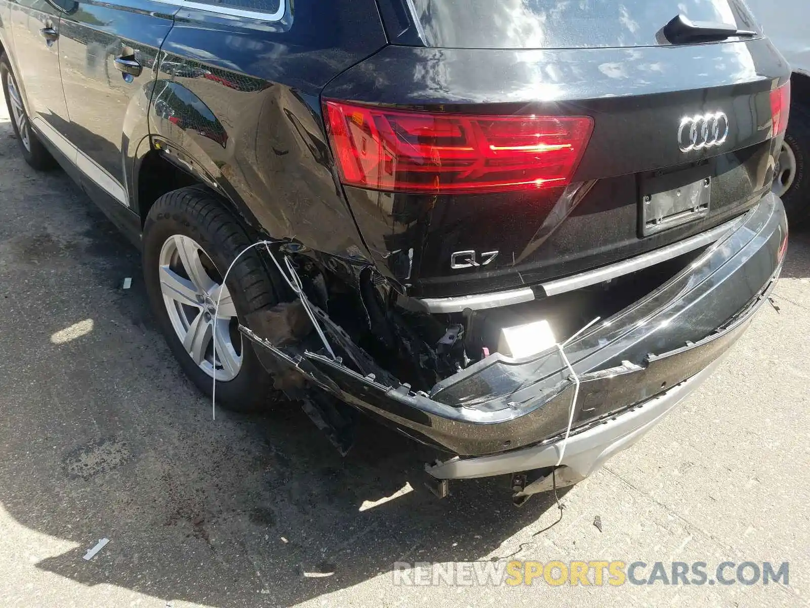 9 Photograph of a damaged car WA1LHAF73KD020118 AUDI Q7 2019