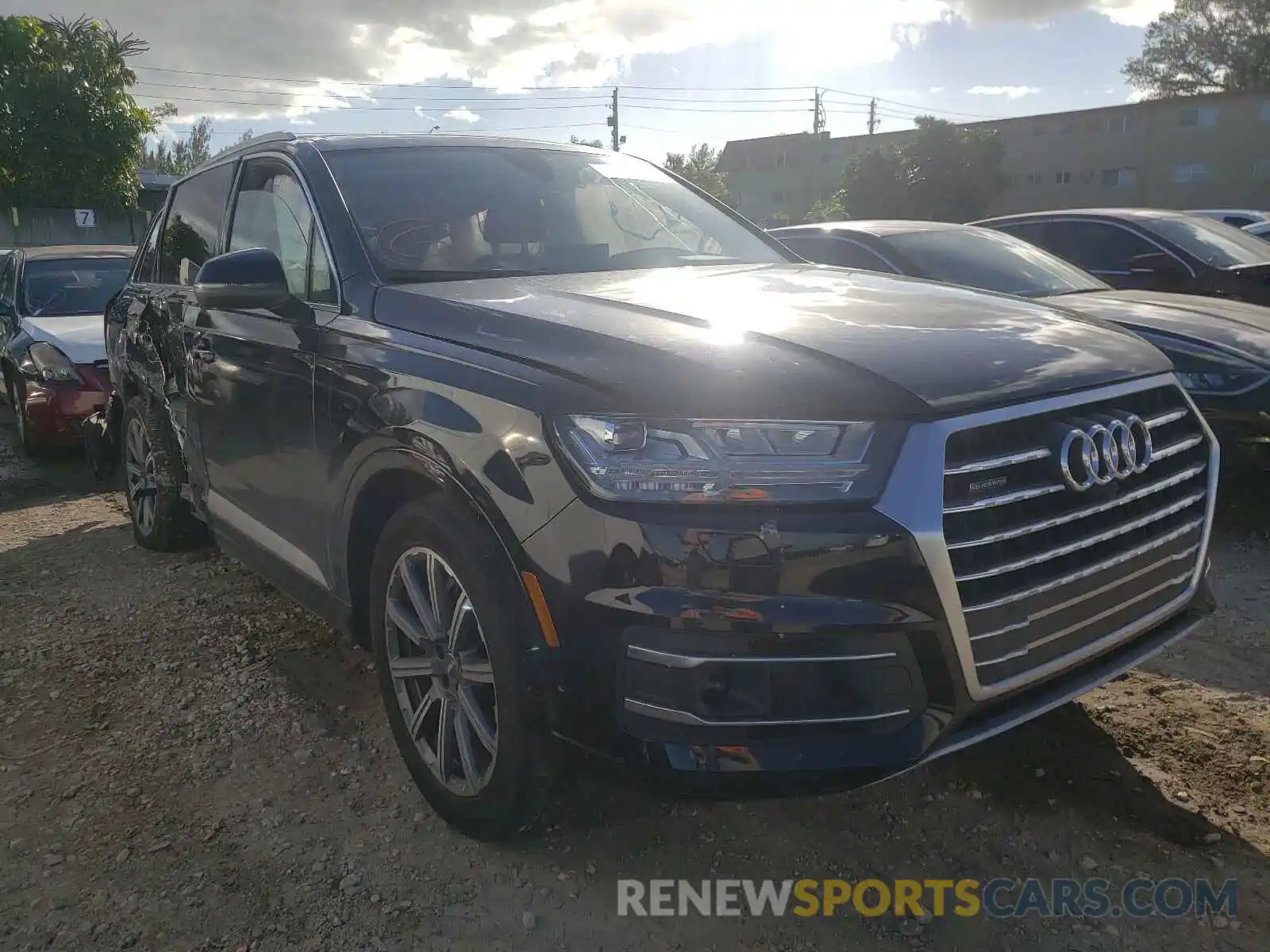 1 Photograph of a damaged car WA1LHAF74KD036005 AUDI Q7 2019