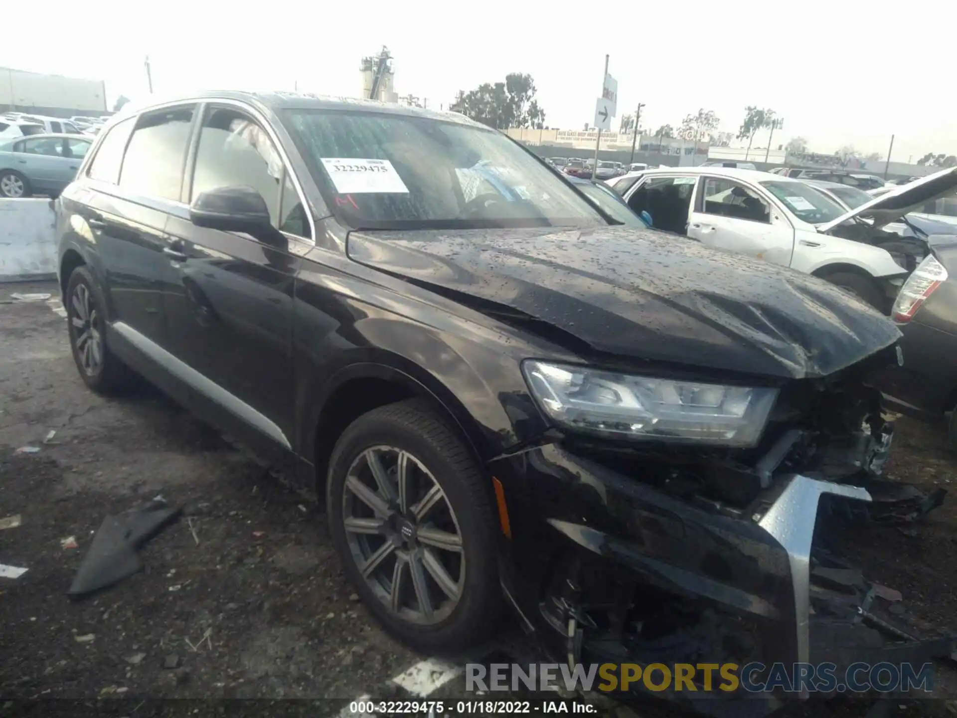 1 Photograph of a damaged car WA1LHAF75KD028026 AUDI Q7 2019