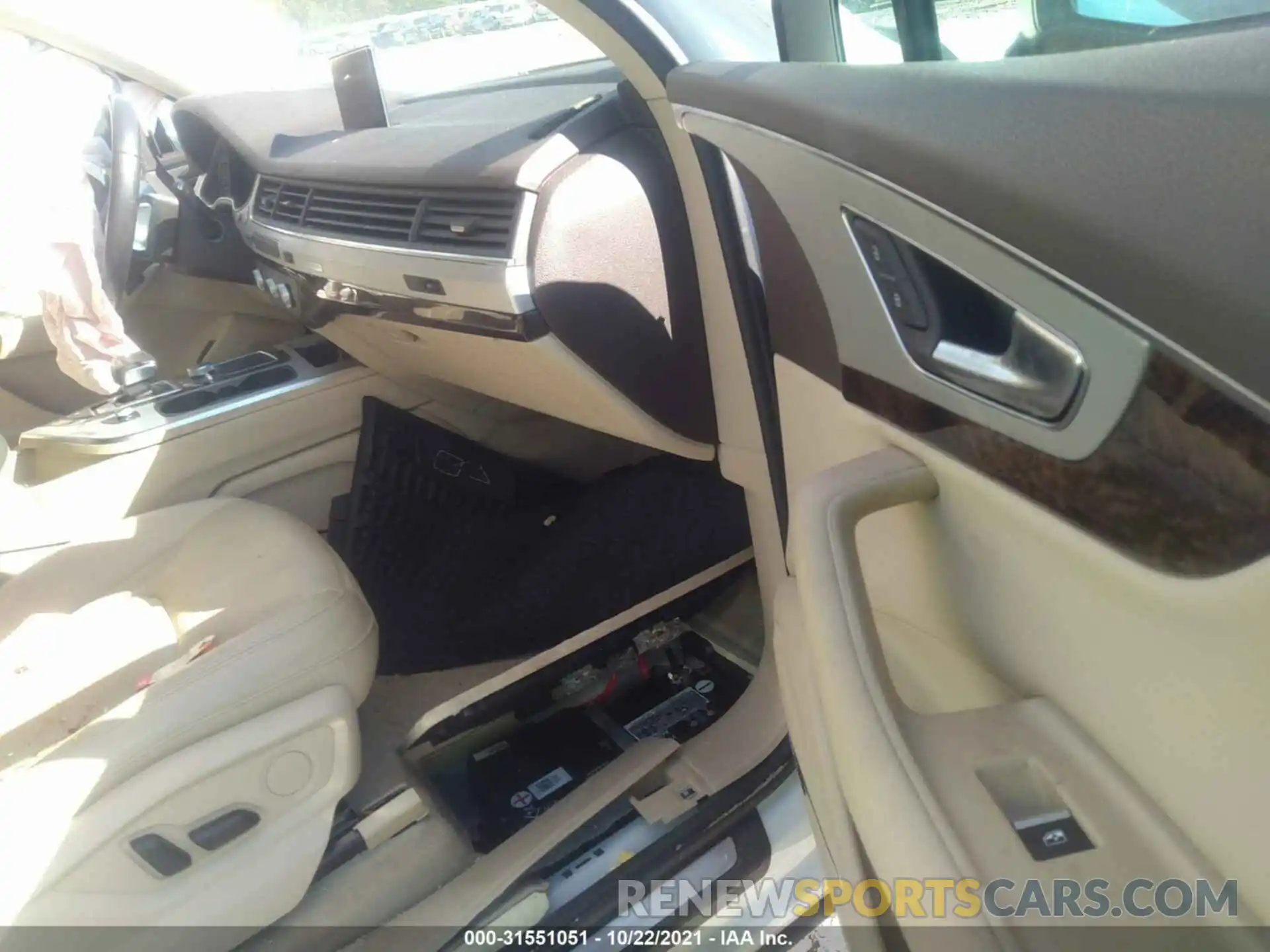 5 Photograph of a damaged car WA1LHAF76KD017682 AUDI Q7 2019