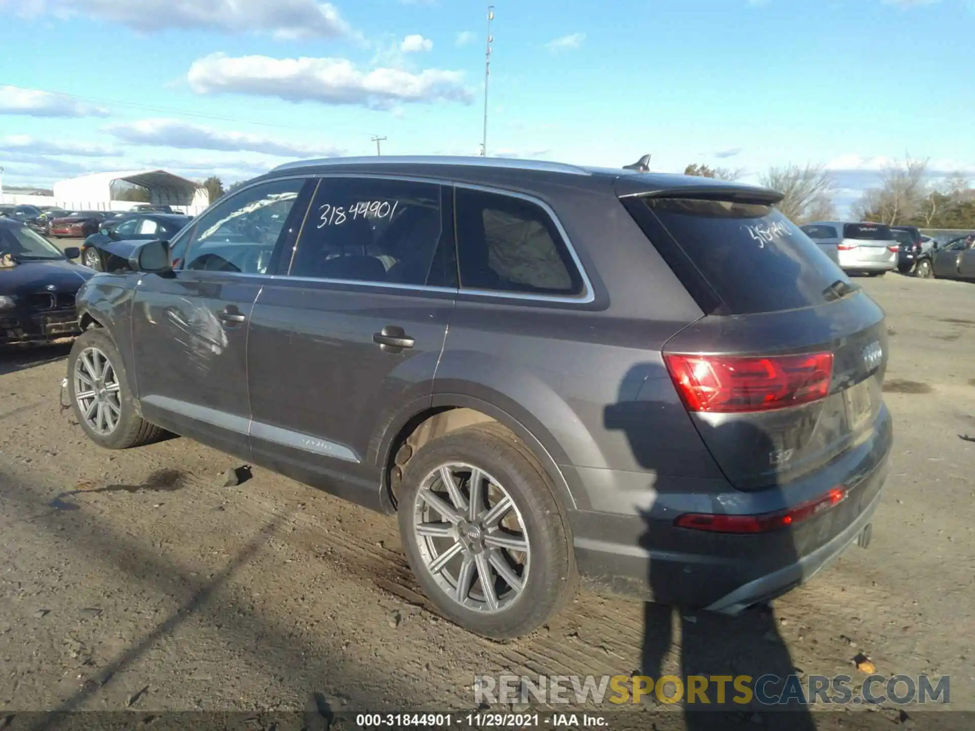 3 Фотография поврежденного автомобиля WA1LHAF76KD021327 AUDI Q7 2019