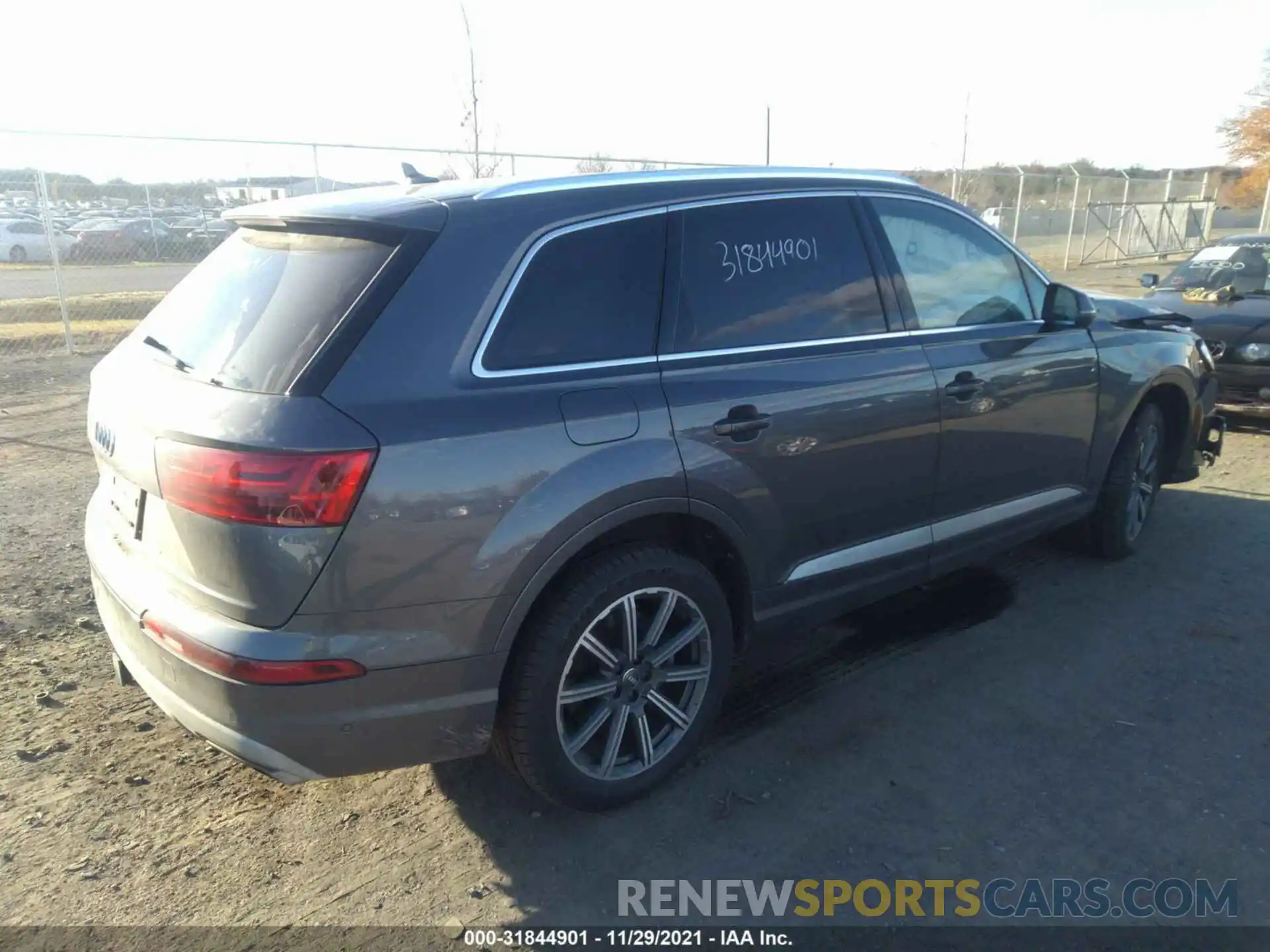 4 Фотография поврежденного автомобиля WA1LHAF76KD021327 AUDI Q7 2019