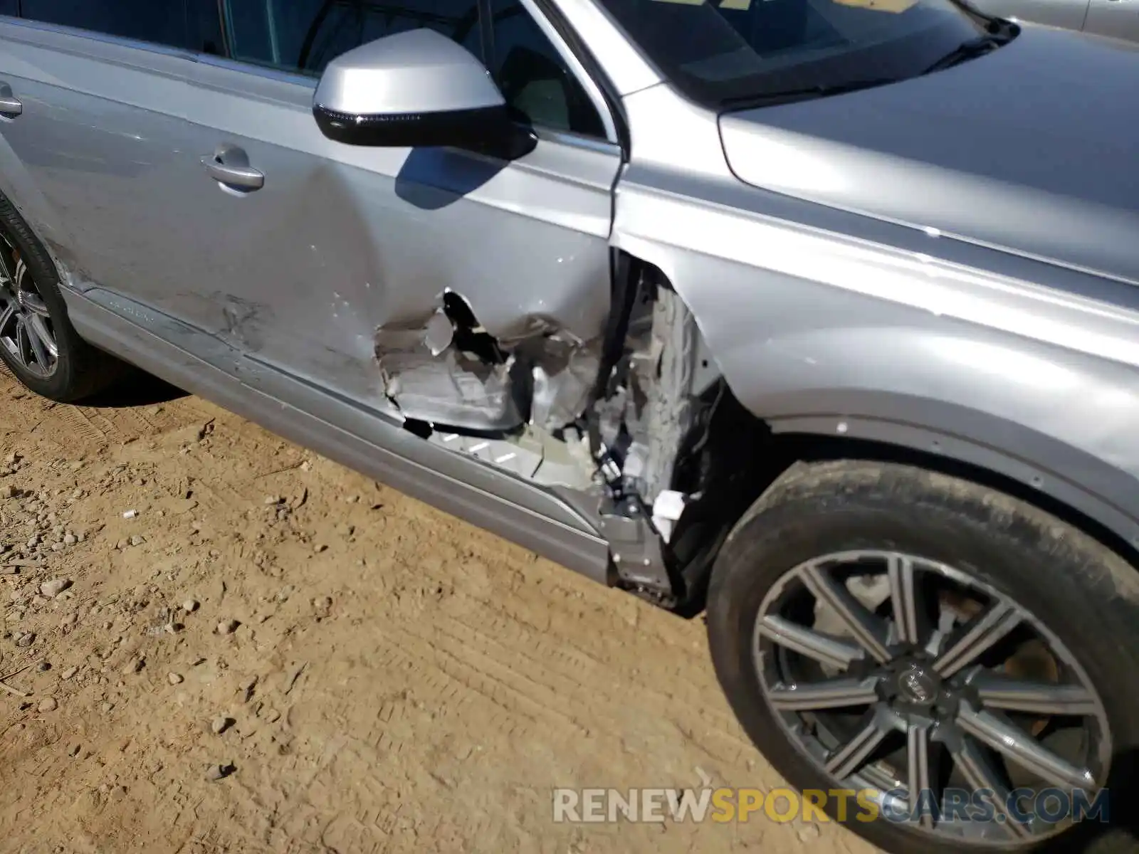 9 Photograph of a damaged car WA1LHAF78KD019451 AUDI Q7 2019