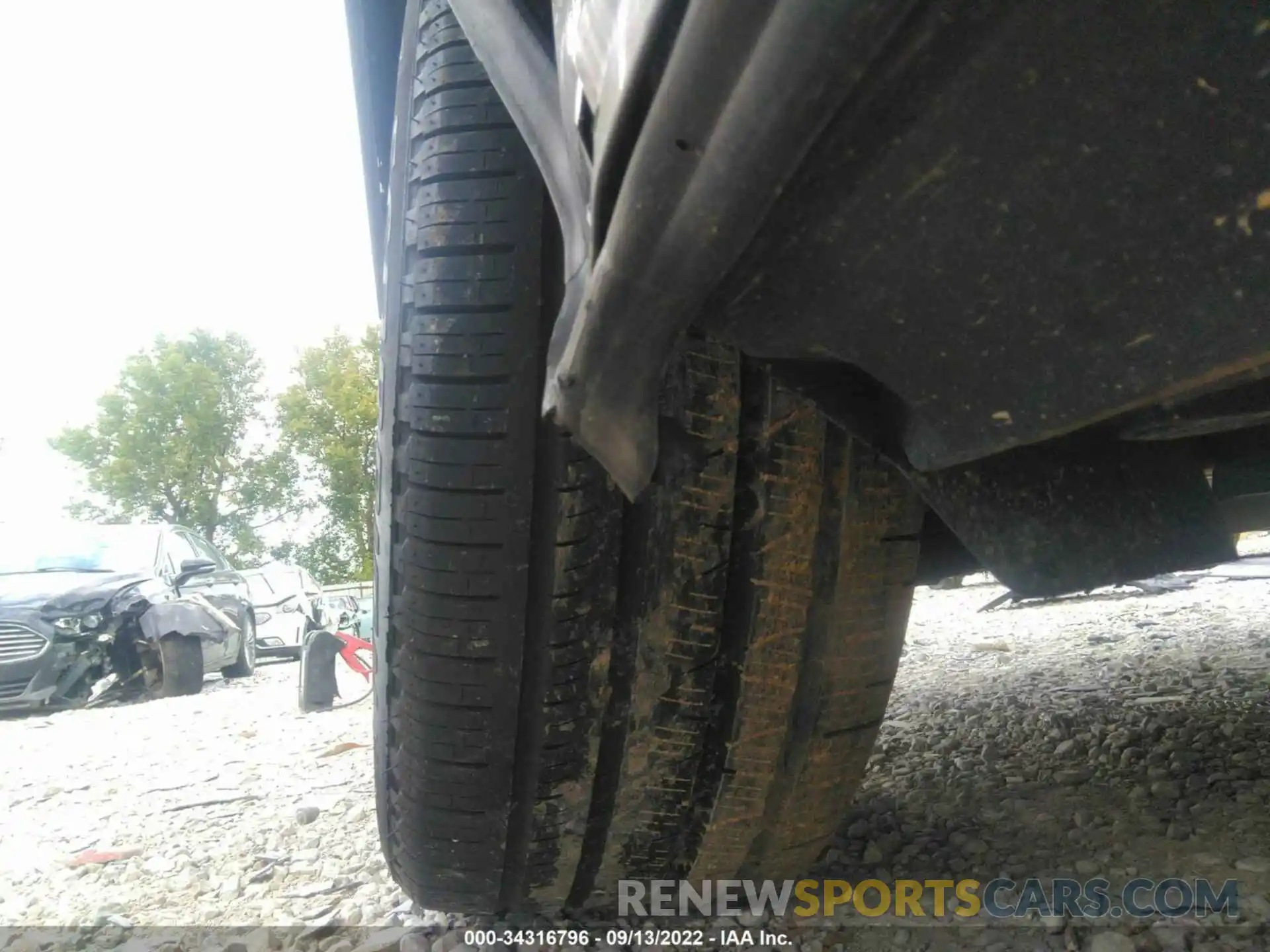 16 Photograph of a damaged car WA1LHAF78KD032345 AUDI Q7 2019