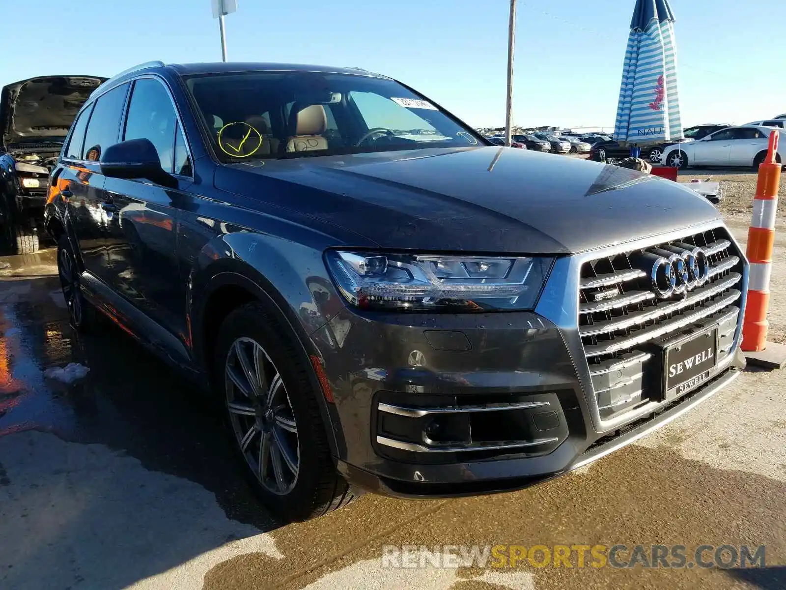 1 Фотография поврежденного автомобиля WA1LHAF78KD038016 AUDI Q7 2019