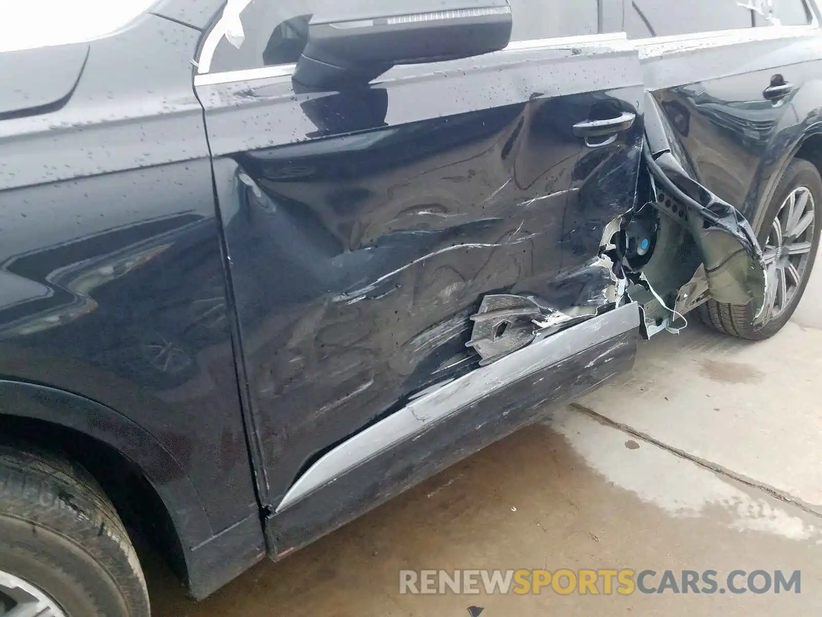 9 Photograph of a damaged car WA1LHAF79KD025145 AUDI Q7 2019