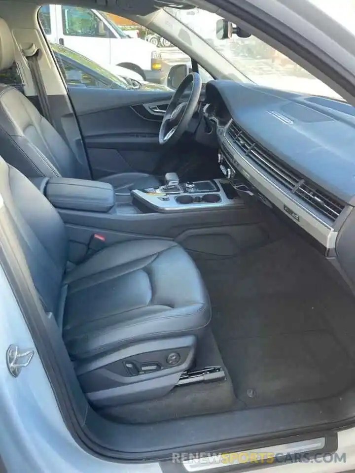 5 Photograph of a damaged car WA1LHAF79KD046173 AUDI Q7 2019