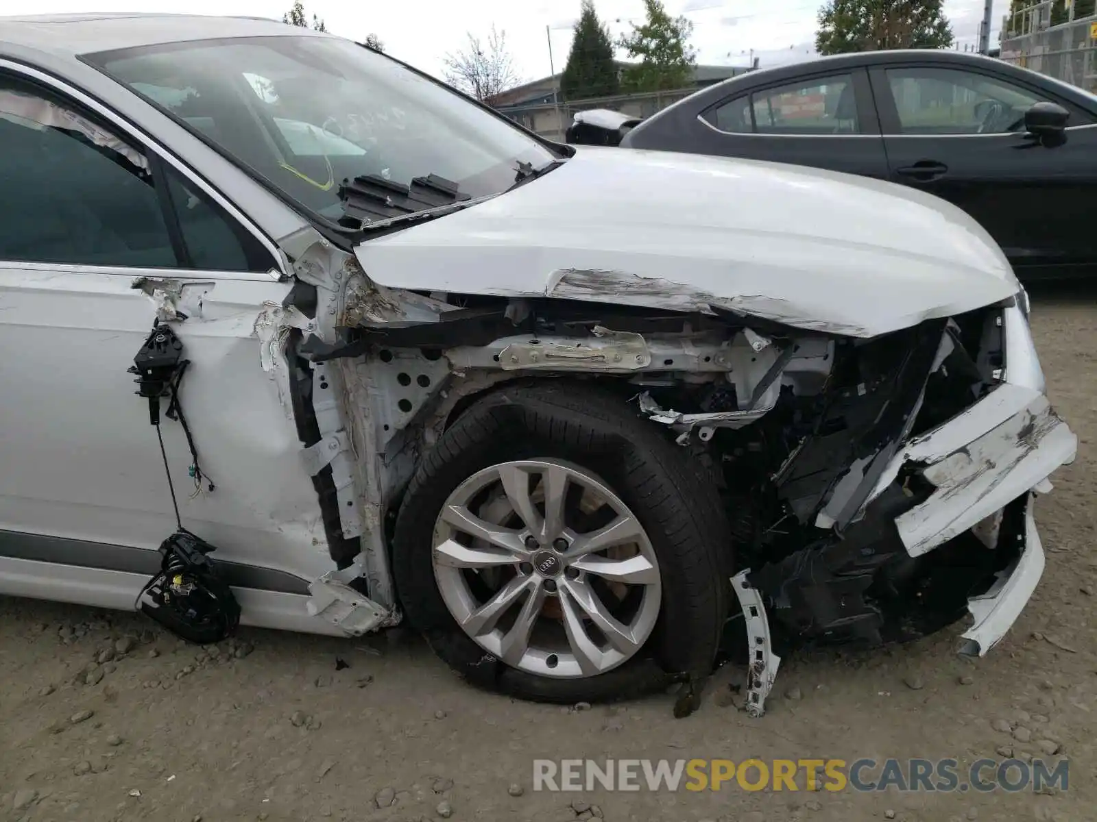 9 Photograph of a damaged car WA1LHAF7XKD040012 AUDI Q7 2019