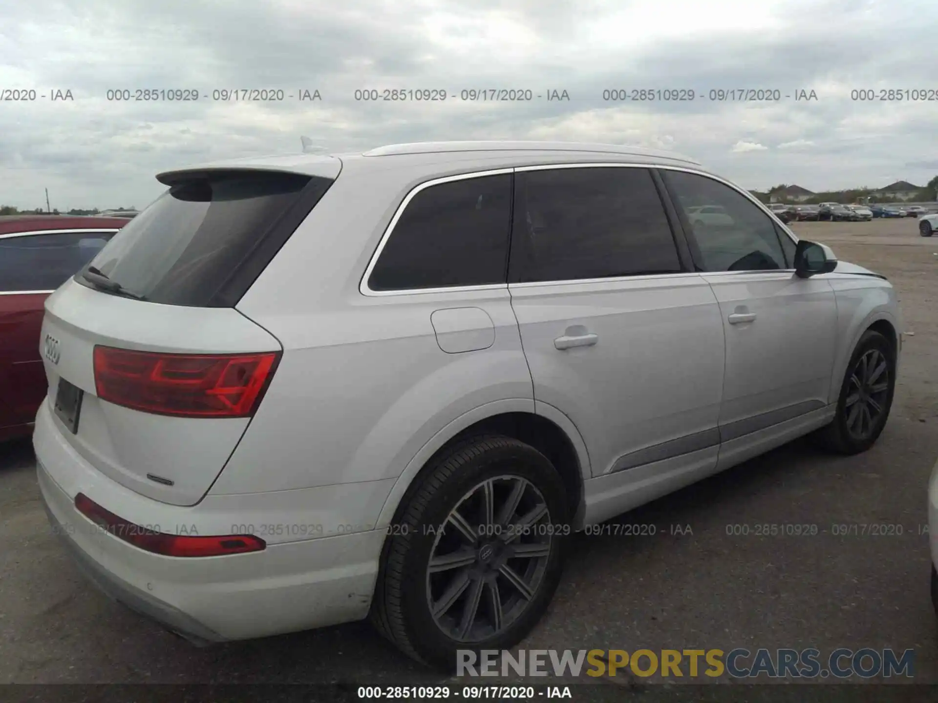 4 Фотография поврежденного автомобиля WA1LHAF7XKD048515 AUDI Q7 2019