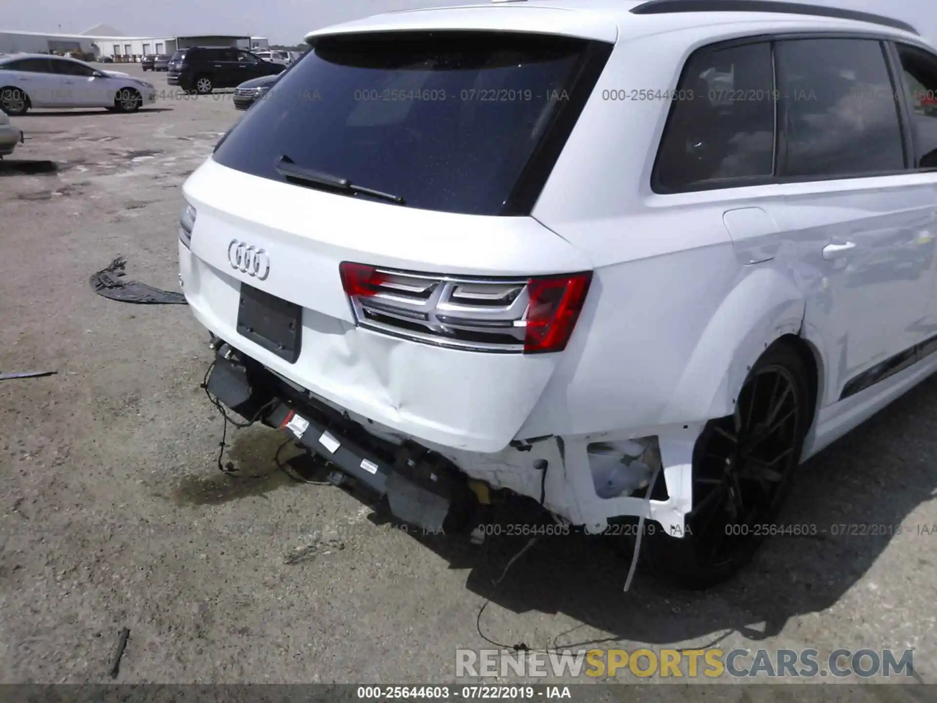 6 Photograph of a damaged car WA1VAAF71KD003508 AUDI Q7 2019