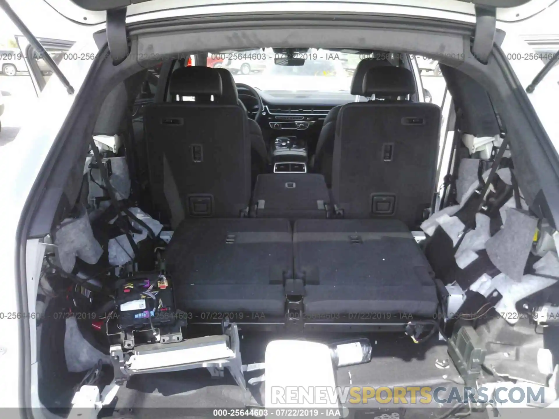 8 Фотография поврежденного автомобиля WA1VAAF71KD003508 AUDI Q7 2019