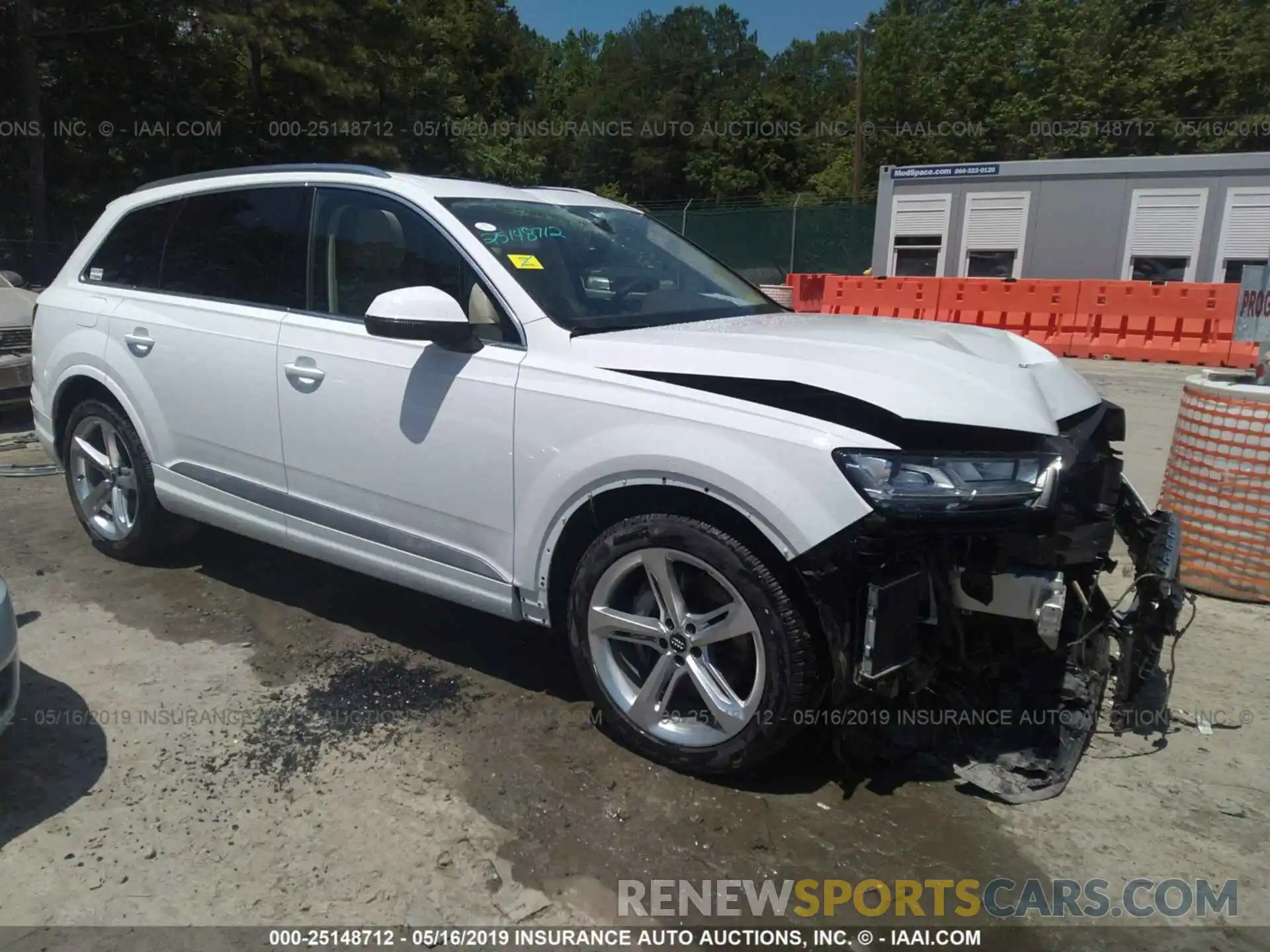 1 Photograph of a damaged car WA1VAAF71KD006117 AUDI Q7 2019