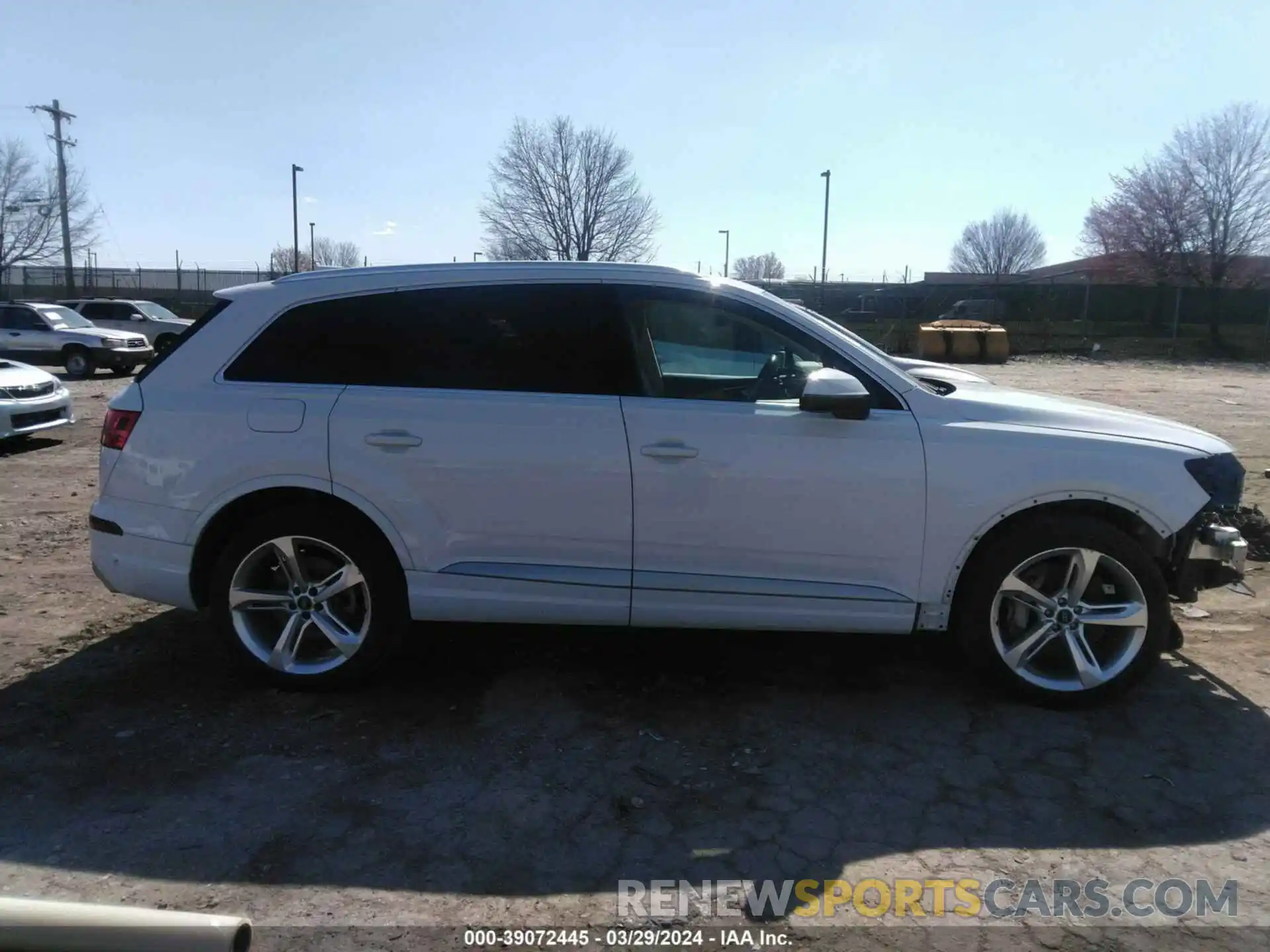 14 Photograph of a damaged car WA1VAAF71KD008305 AUDI Q7 2019