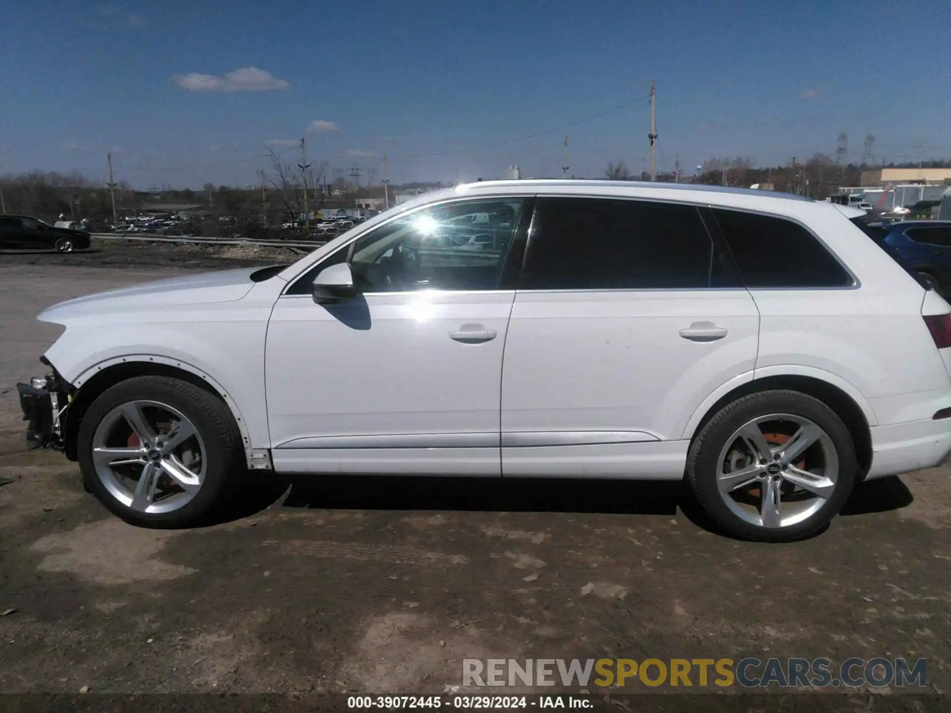 15 Photograph of a damaged car WA1VAAF71KD008305 AUDI Q7 2019