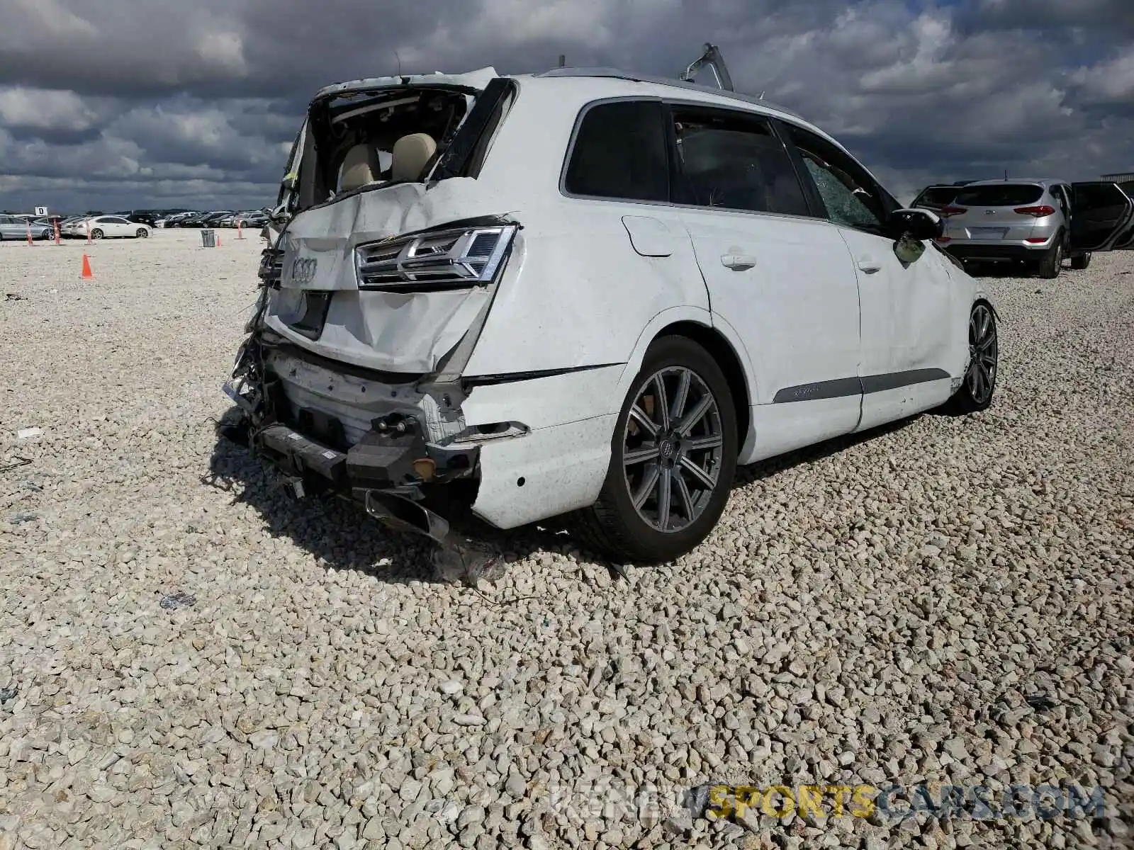 4 Фотография поврежденного автомобиля WA1VAAF71KD024228 AUDI Q7 2019