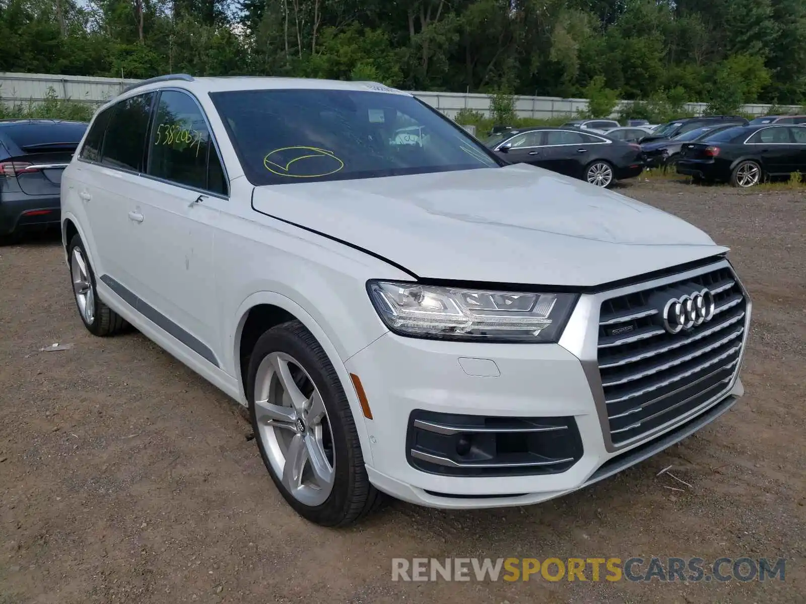 1 Photograph of a damaged car WA1VAAF71KD047962 AUDI Q7 2019