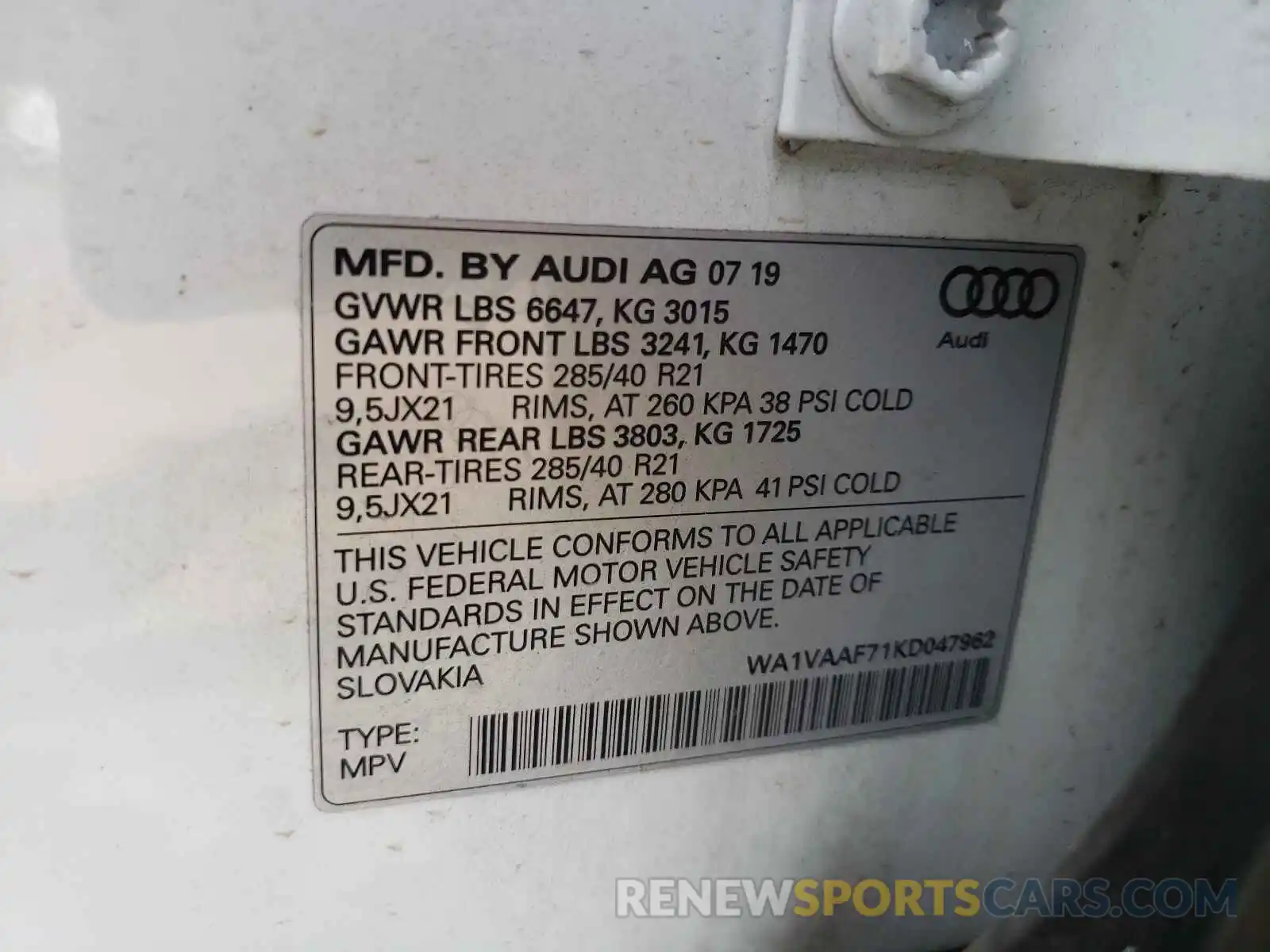 10 Photograph of a damaged car WA1VAAF71KD047962 AUDI Q7 2019