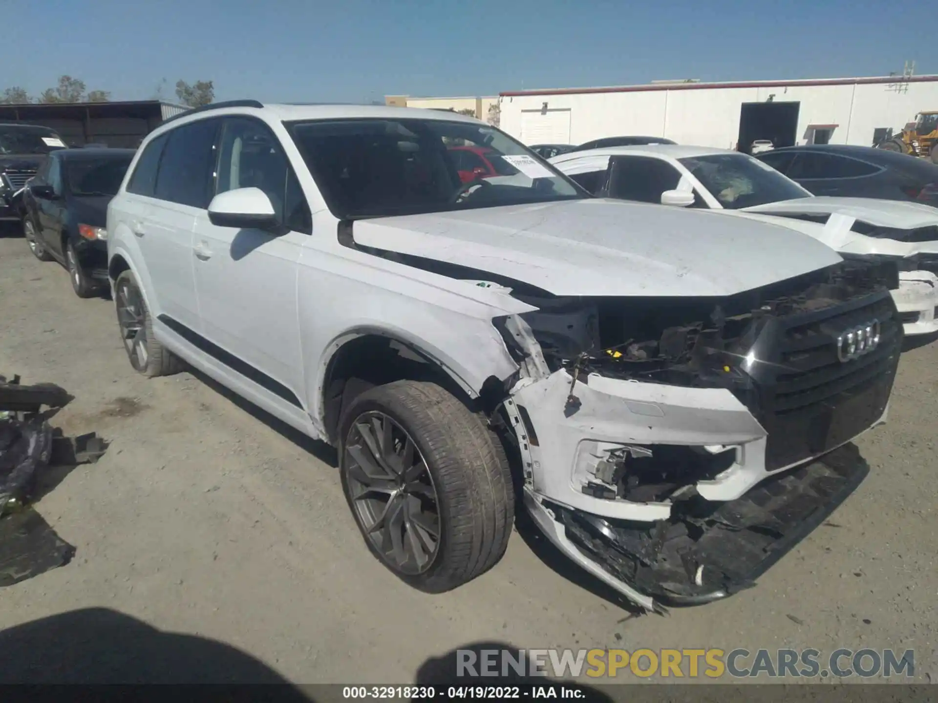 1 Photograph of a damaged car WA1VAAF72KD026277 AUDI Q7 2019