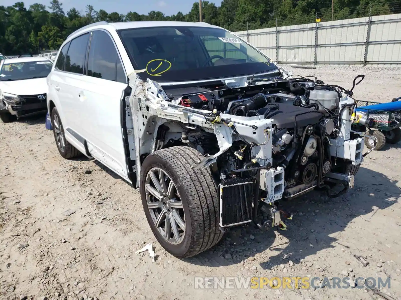 1 Photograph of a damaged car WA1VAAF72KD034377 AUDI Q7 2019