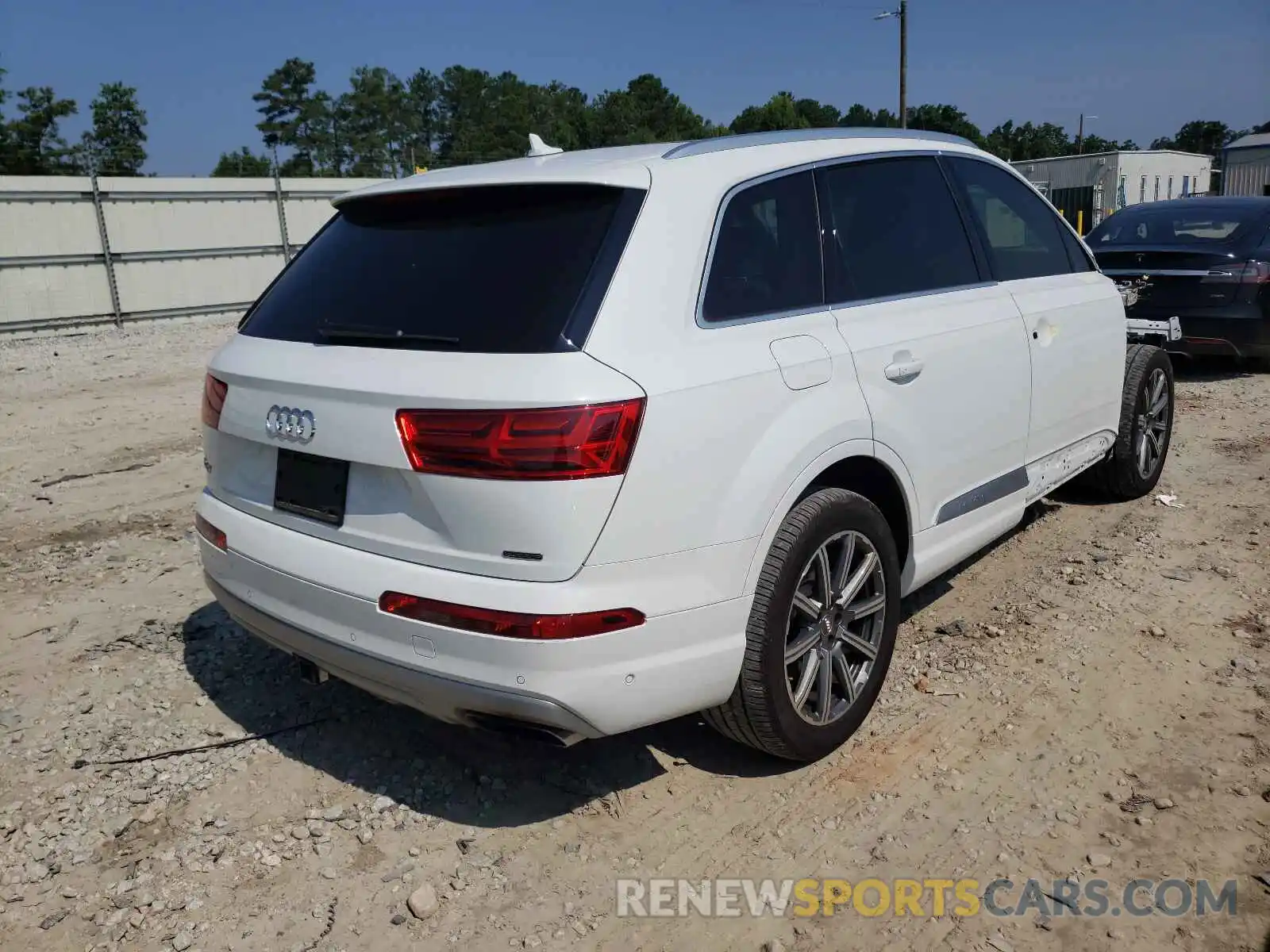 4 Photograph of a damaged car WA1VAAF72KD034377 AUDI Q7 2019