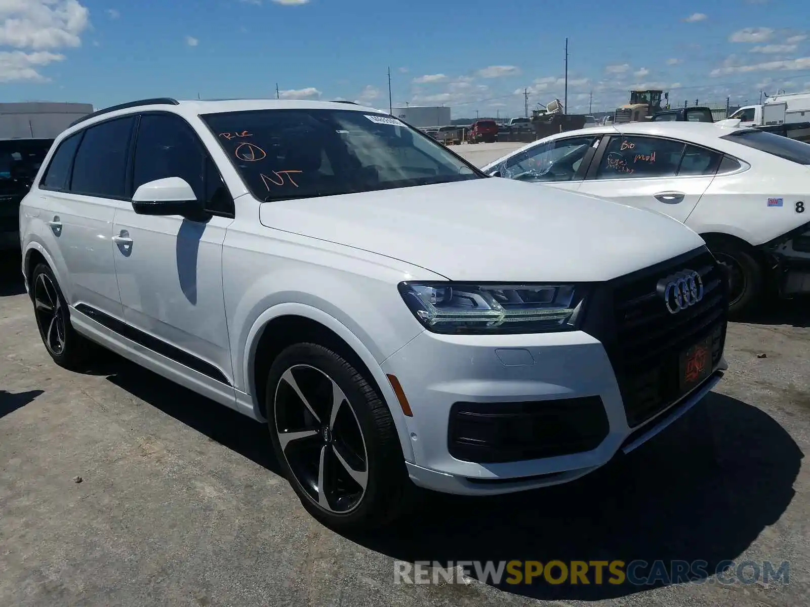 1 Photograph of a damaged car WA1VAAF72KD039627 AUDI Q7 2019