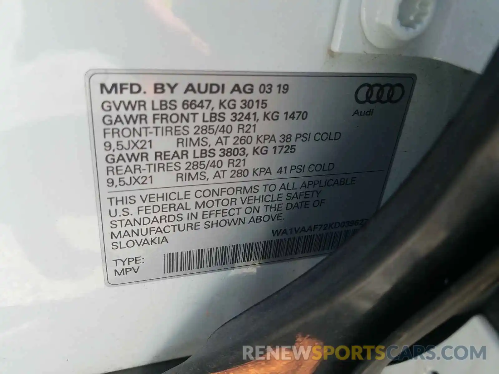 10 Photograph of a damaged car WA1VAAF72KD039627 AUDI Q7 2019