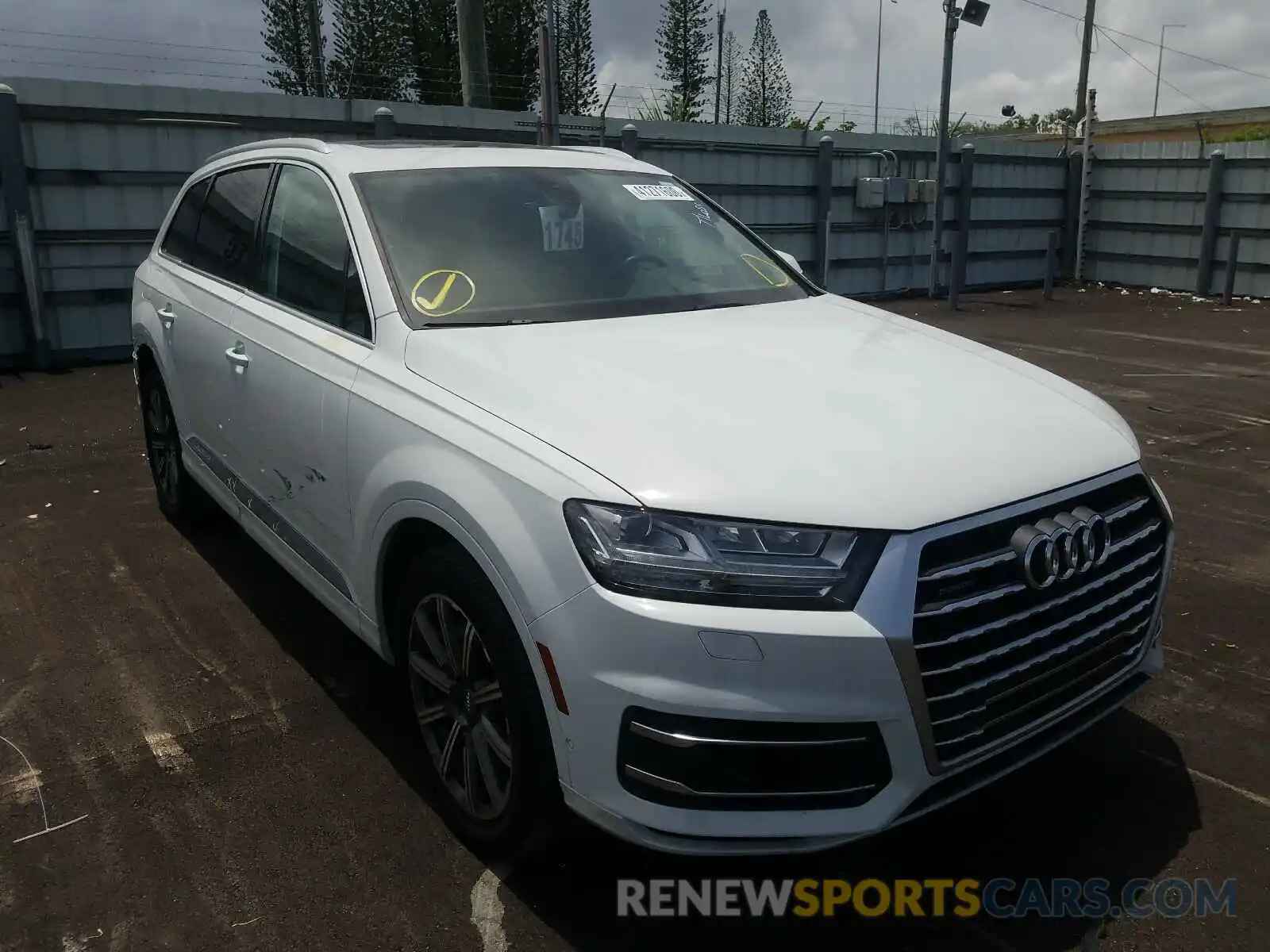 1 Photograph of a damaged car WA1VAAF74KD014888 AUDI Q7 2019