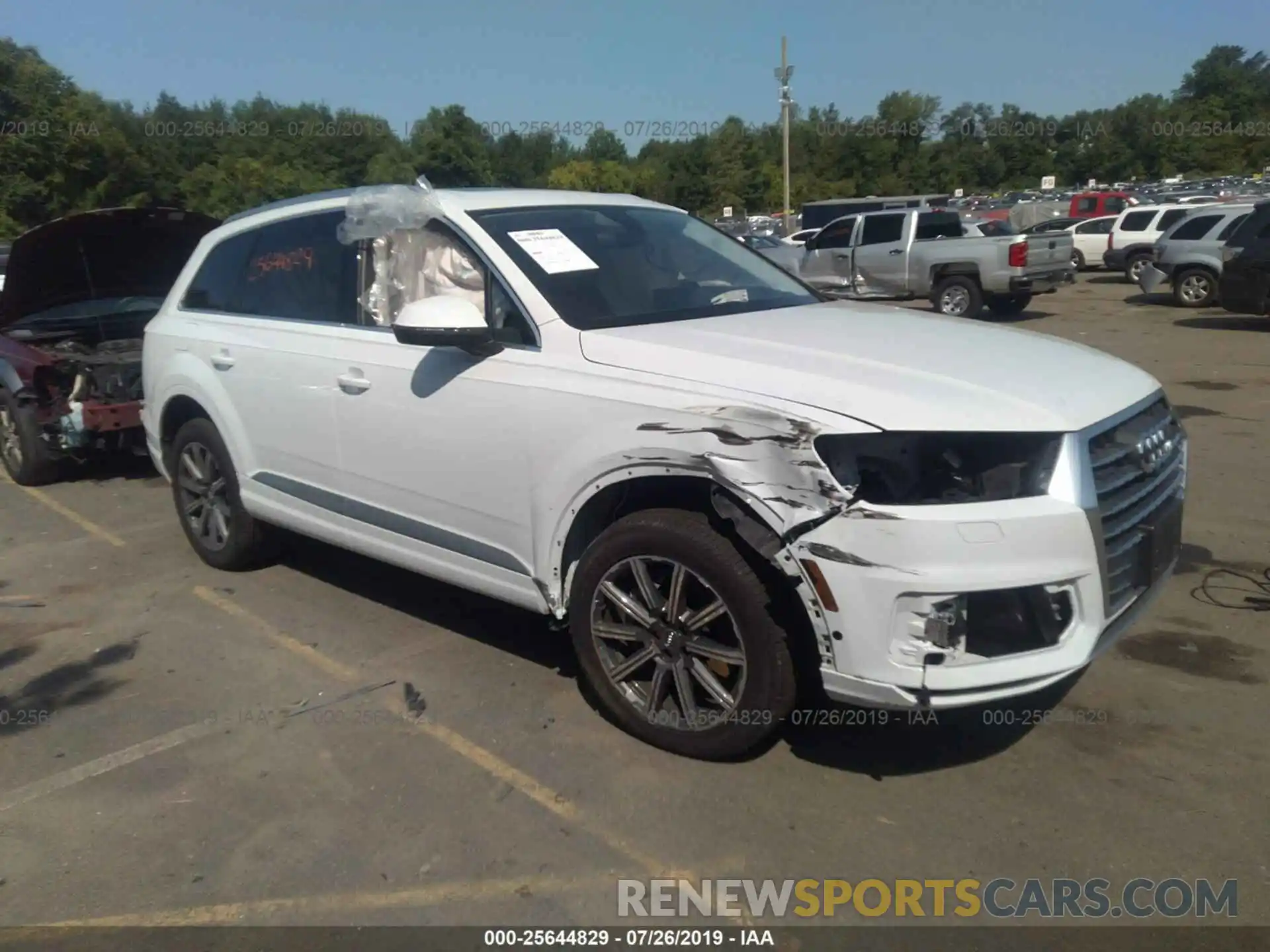 1 Photograph of a damaged car WA1VAAF74KD016950 AUDI Q7 2019