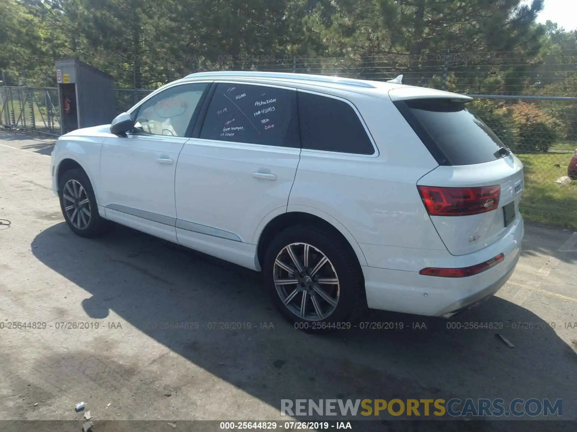 3 Photograph of a damaged car WA1VAAF74KD016950 AUDI Q7 2019